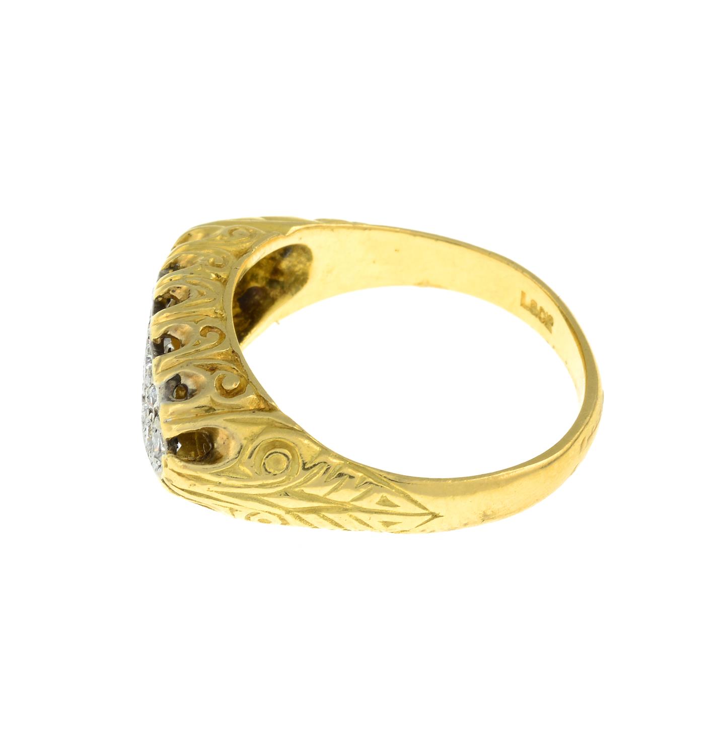 An 18ct gold diamond ring.Estimated total diamond weight 0.20ct.Hallmarks for London, - Bild 2 aus 3