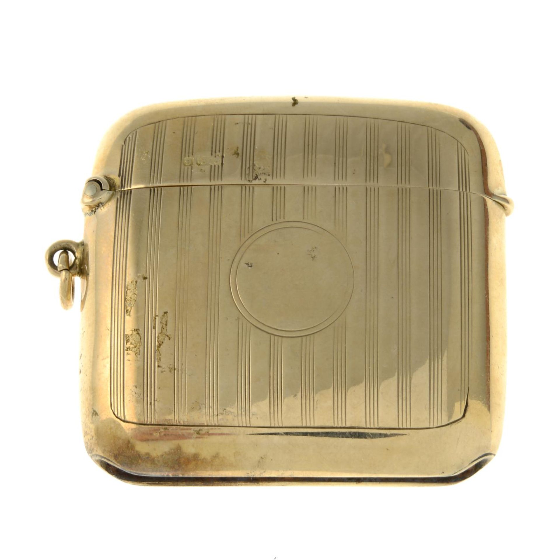 An early 20th century 9ct gold engraved vesta case.Hallmarks for Birmingham, 1918.Length 4.8cms.
