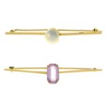 Cultured pearl bar brooch, stamped 14CT, length 6cms, 3.7gm.