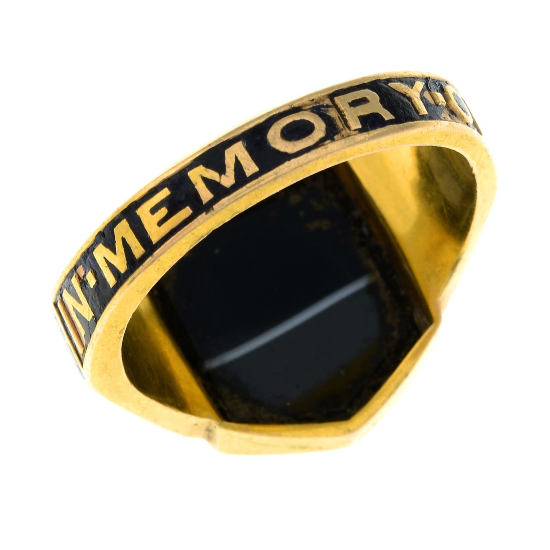 A late Victorian 18ct gold banded agate and black enamel memorial signet ring.Hallmarks for - Image 4 of 4