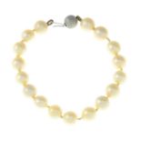 A cultured pearl bracelet.Clasp stamped 585.Length 16cms.