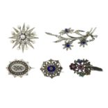 A selection of early 20th century and later jewellery, to include an engraved sweetheart brooch.