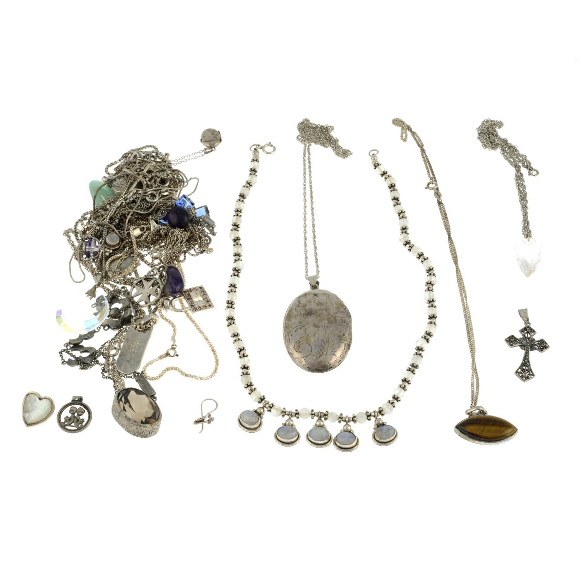 A selection of jewellery, to include a filigree daisy necklace. - Image 3 of 3