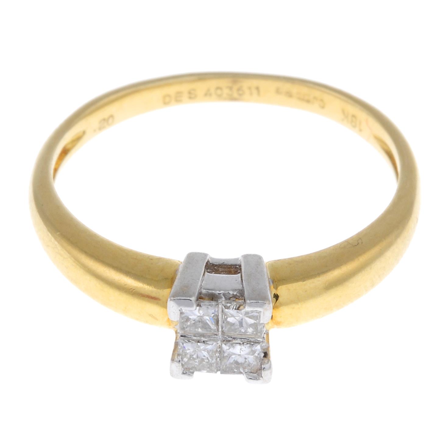 An 18ct gold diamond cluster ring.Total diamond weight 0.20ct, stamped to band.