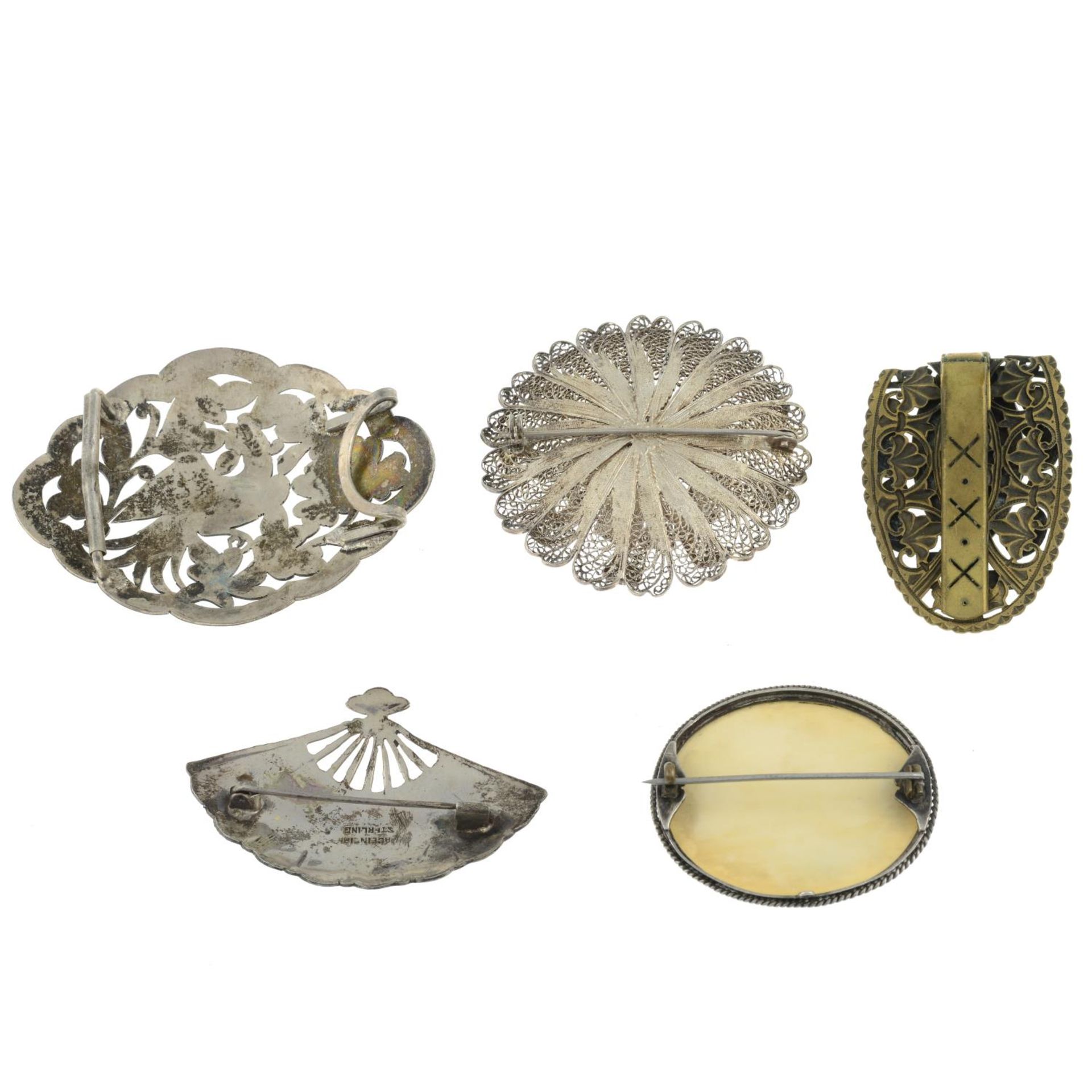 A selection of international jewellery. - Image 2 of 3