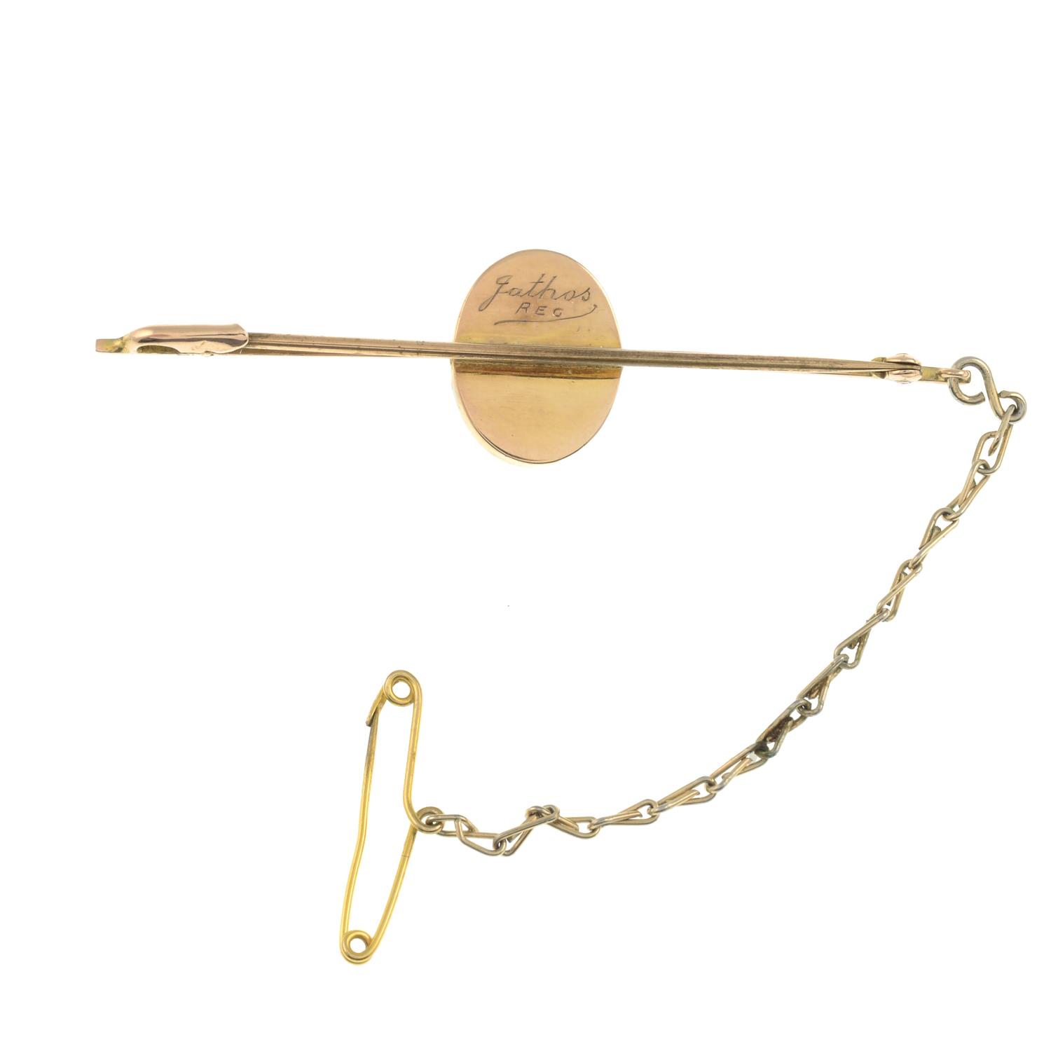 A 9ct gold carved rock quartz bar brooch with safety chain. - Image 2 of 2