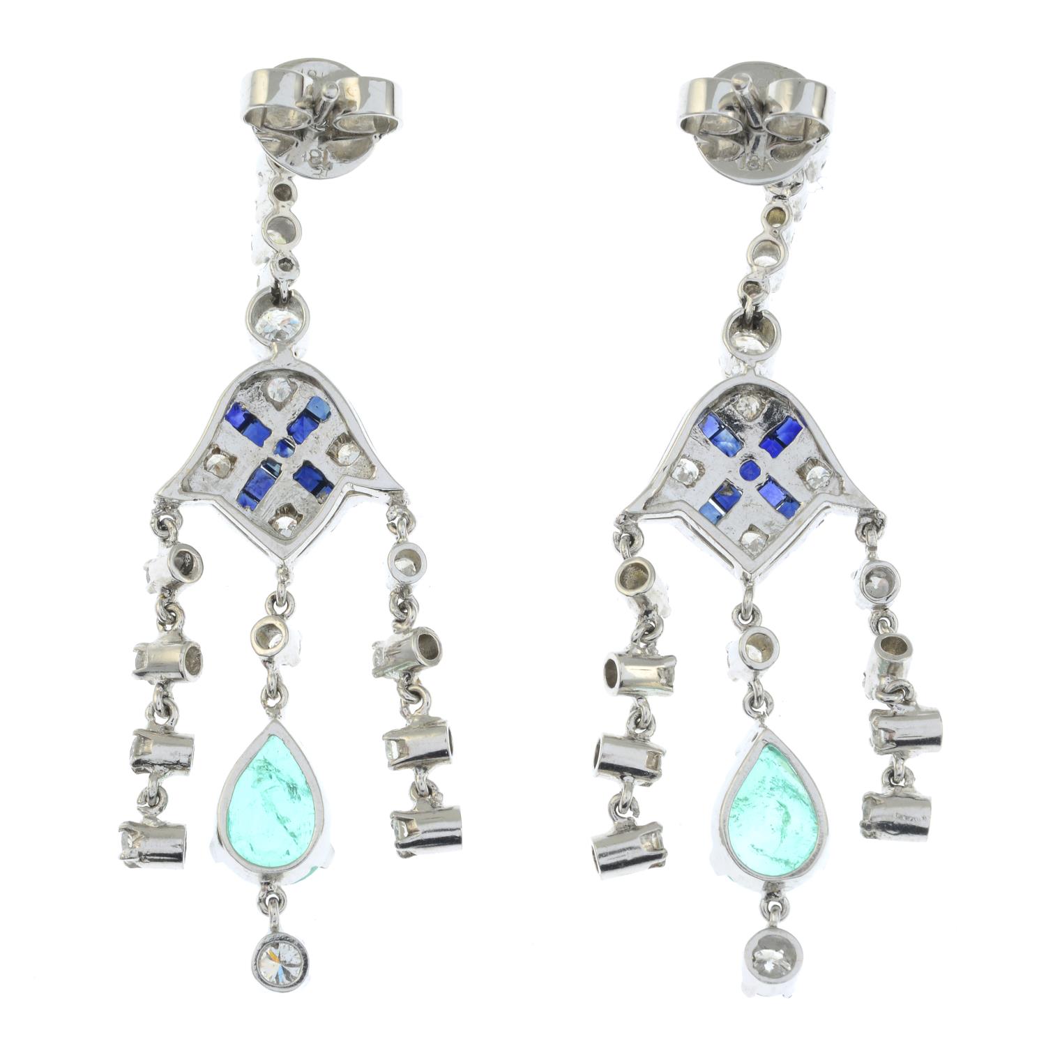 A pair of emerald, sapphire and diamond drop earrings. - Bild 4 aus 5