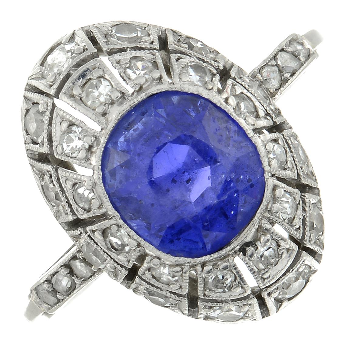 An Art Deco platinum sapphire and diamond dress ring.Sapphire calculated weight 2.31cts, - Bild 3 aus 10