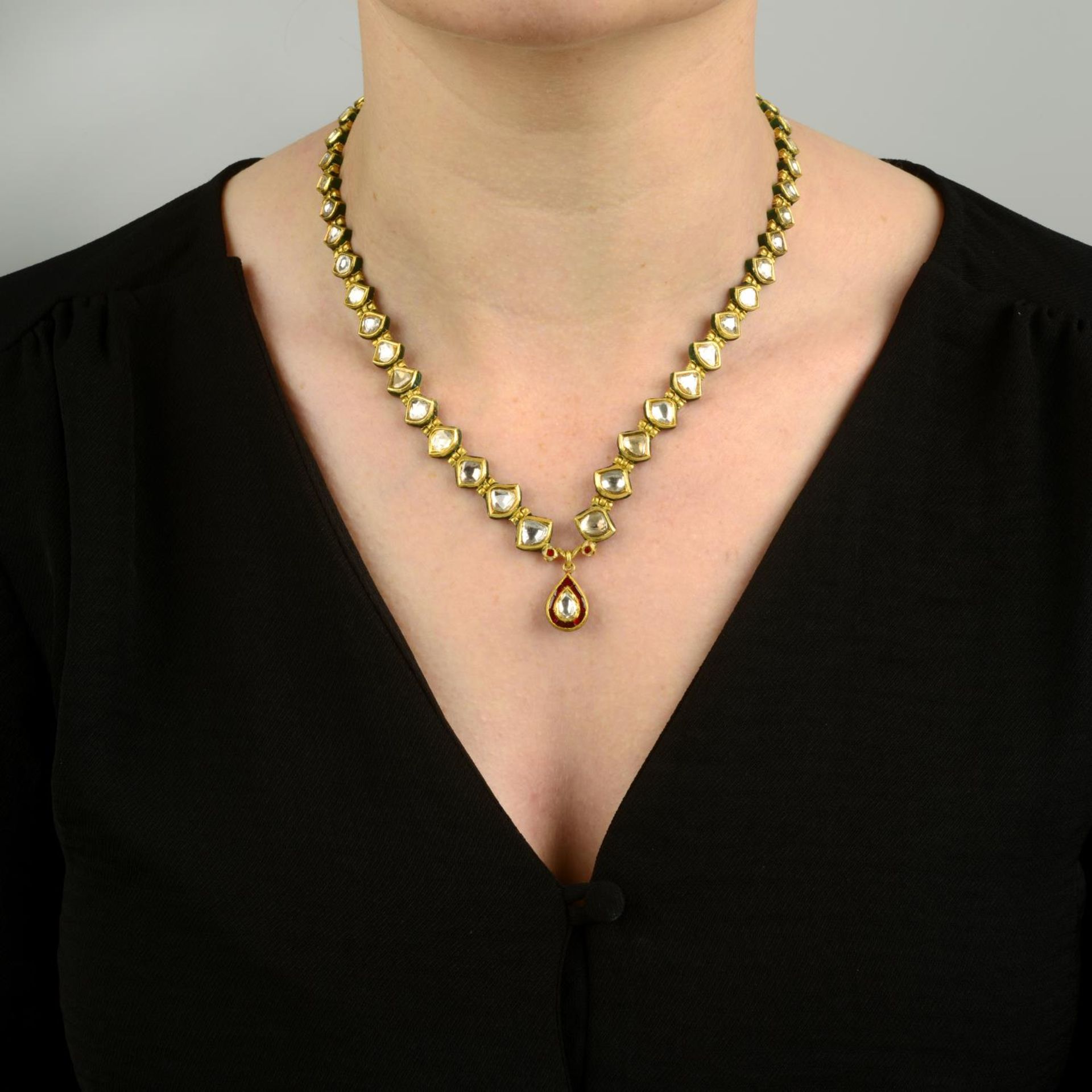 A Kundan polki diamond and enamel necklace.Length of pendant 2cms. - Bild 4 aus 5