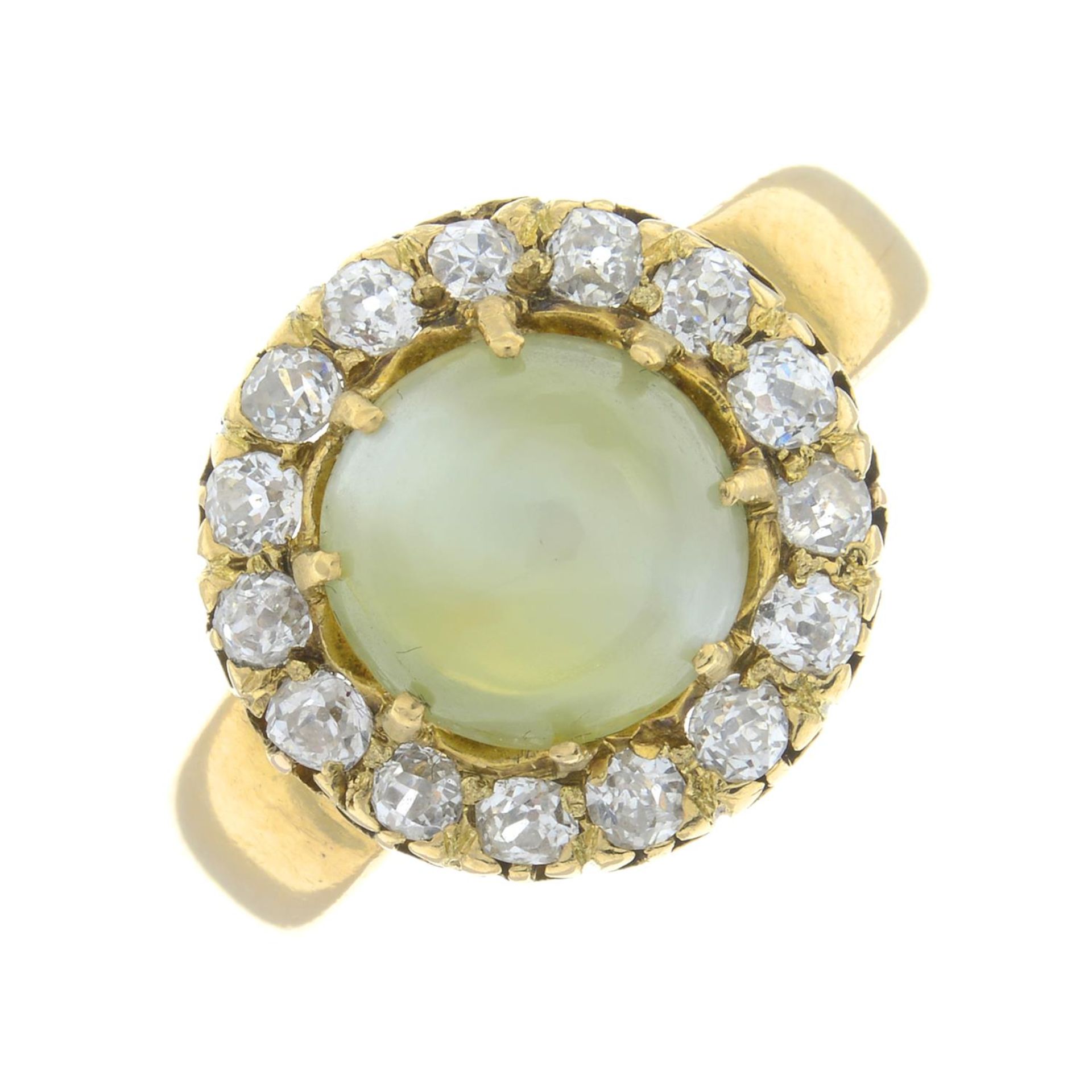 A late Victorian gold cat's-eye chrysoberyl and old-cut diamond cluster ring. - Bild 3 aus 7