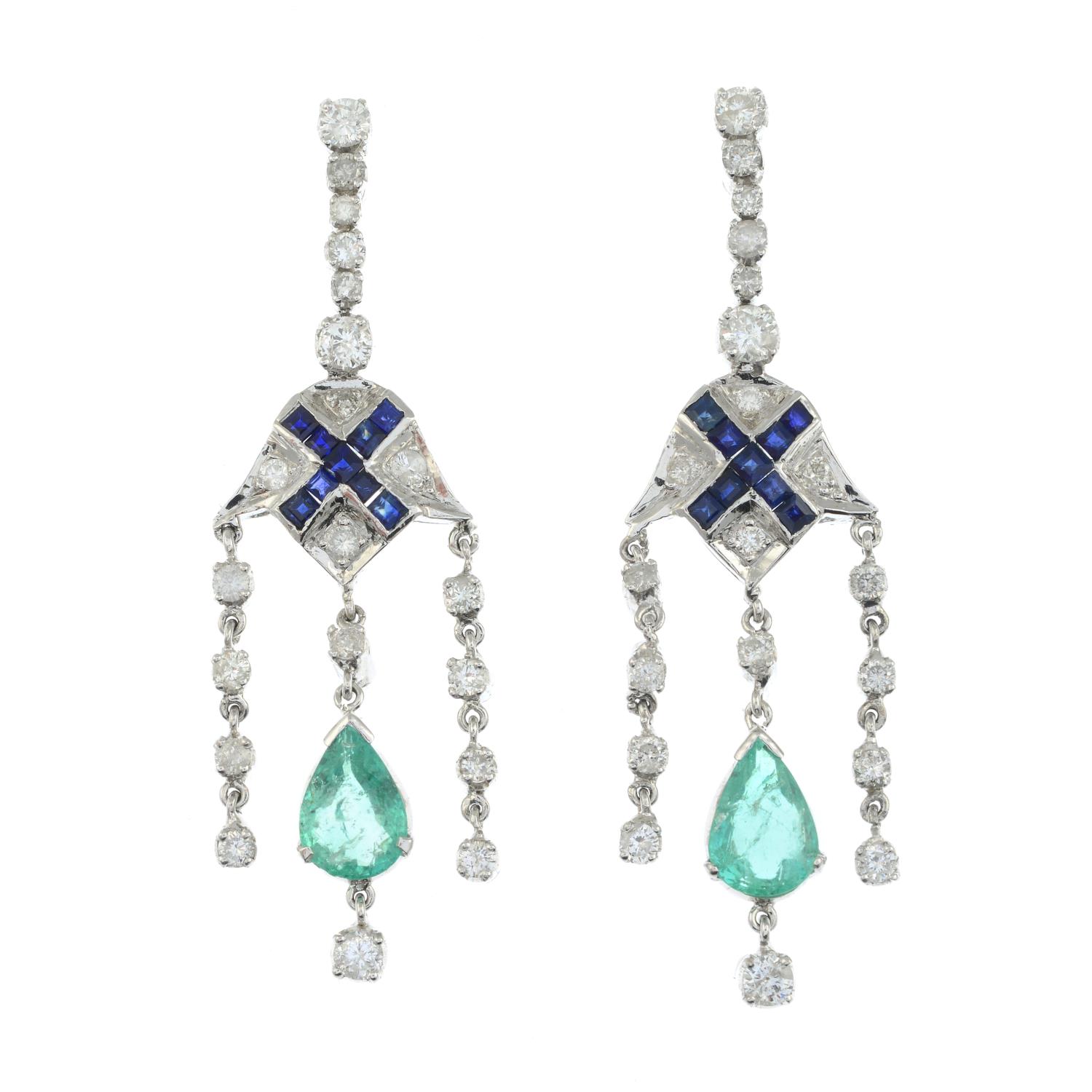 A pair of emerald, sapphire and diamond drop earrings. - Bild 2 aus 5