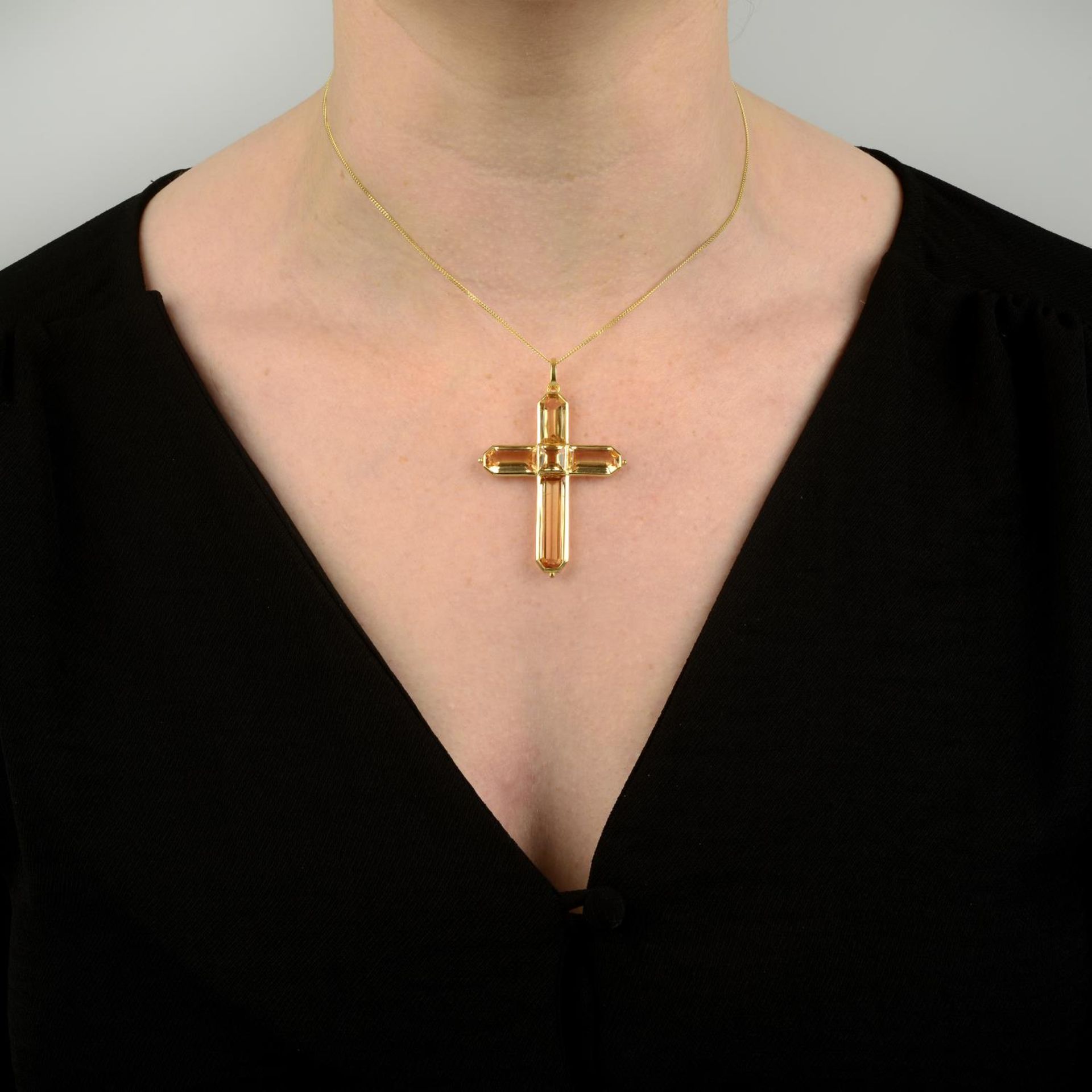 A late Georgian gold peachy yellow topaz cross pendant.Length 5.6cms. - Image 4 of 7