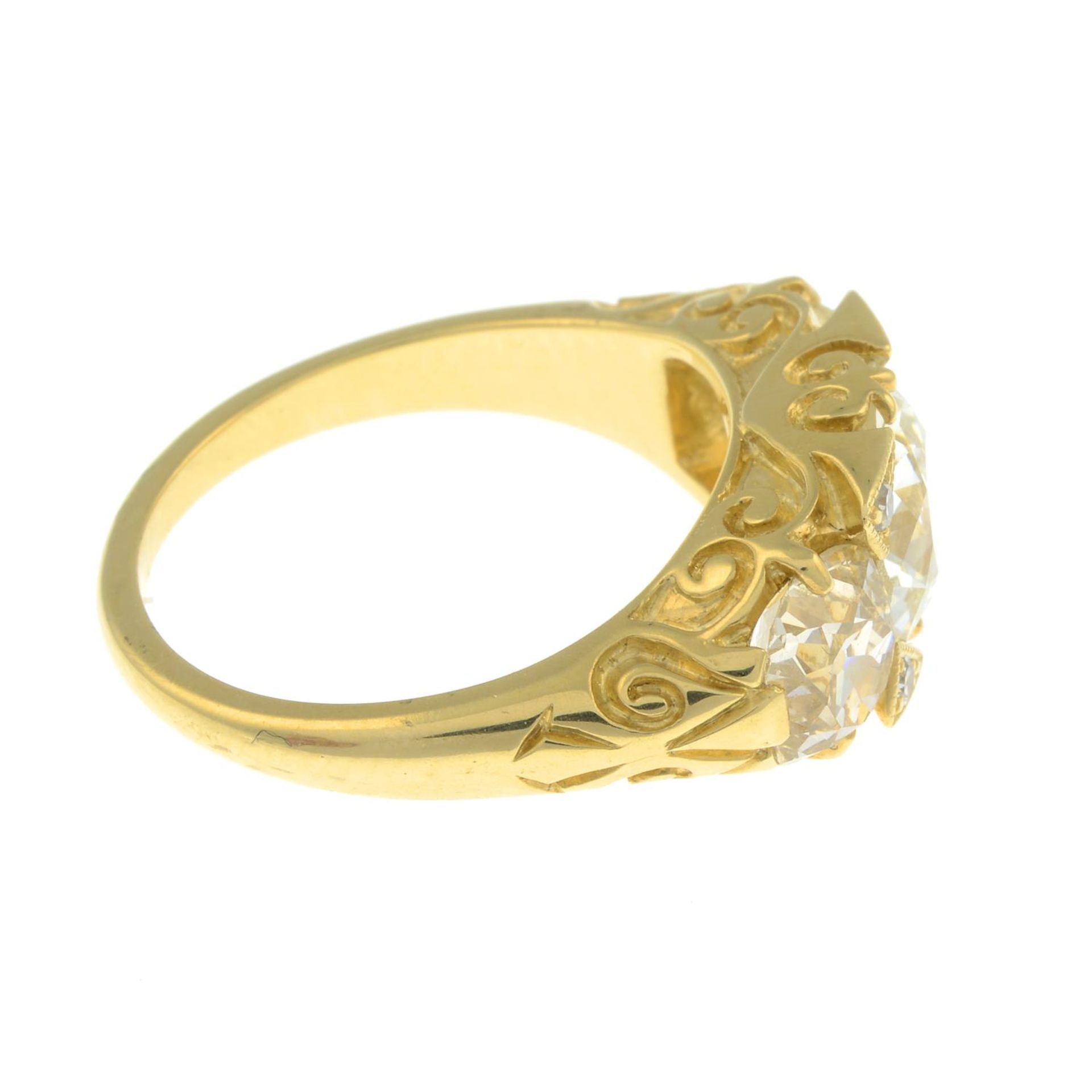 A graduated old-cut diamond three-stone ring, with single-cut diamond accents. - Bild 7 aus 7