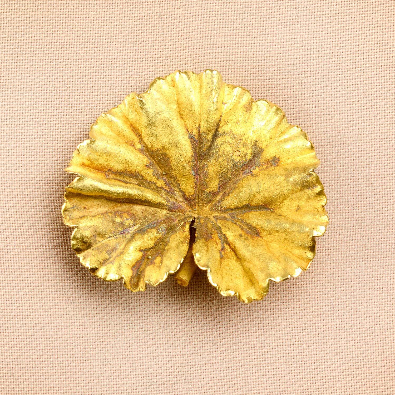 An 18ct gold naturalistic lotus leaf brooch.