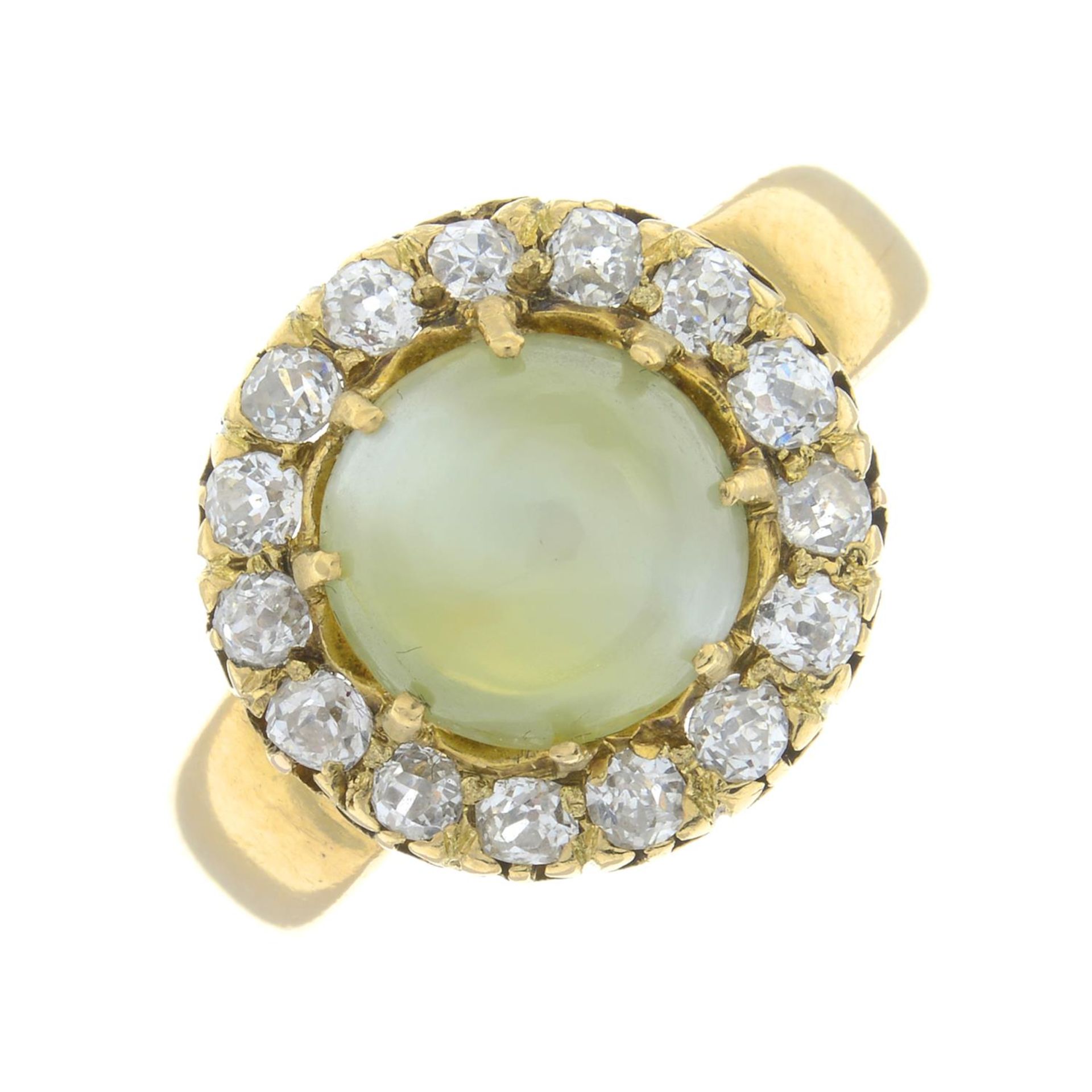 A late Victorian gold cat's-eye chrysoberyl and old-cut diamond cluster ring. - Bild 2 aus 7
