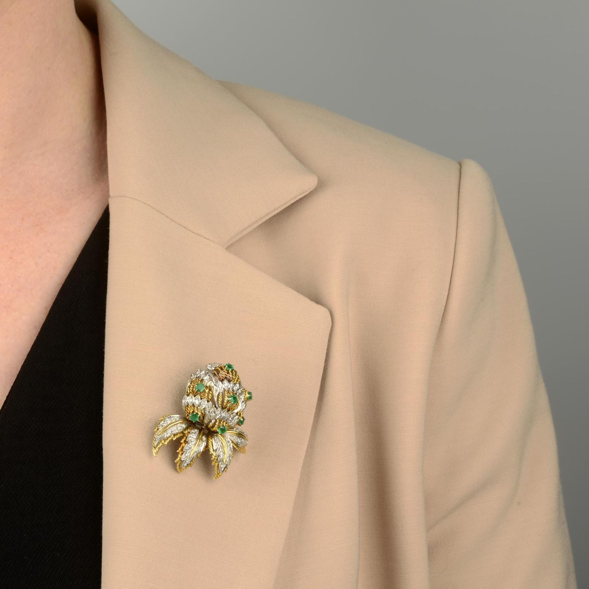 A 1970s 18ct gold emerald and diamond floral brooch. - Bild 5 aus 6