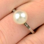 A cultured pearl single-stone ring, with rose-cut diamond shoulders.