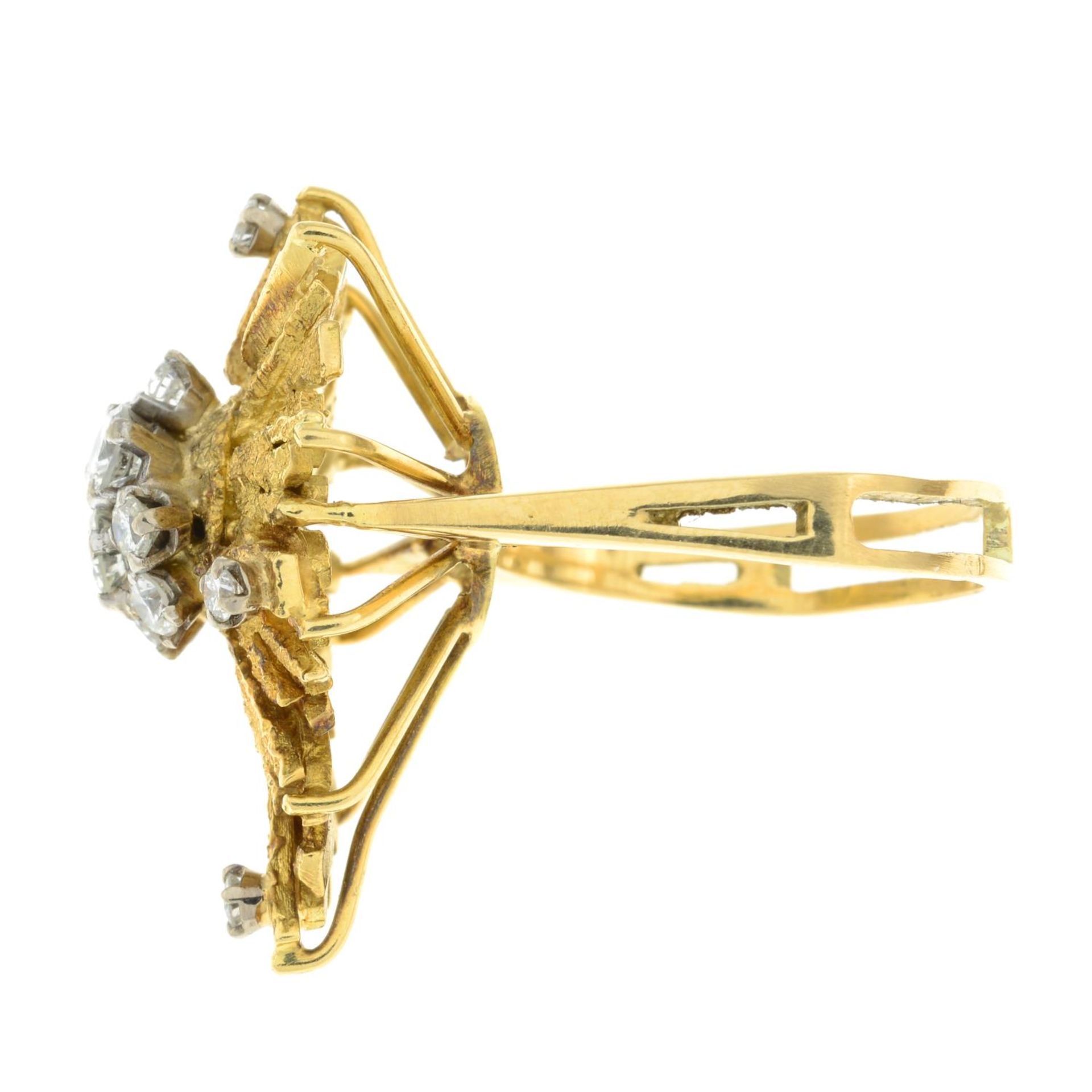 A 1970s 18ct gold diamond abstract dress ring. - Bild 6 aus 8