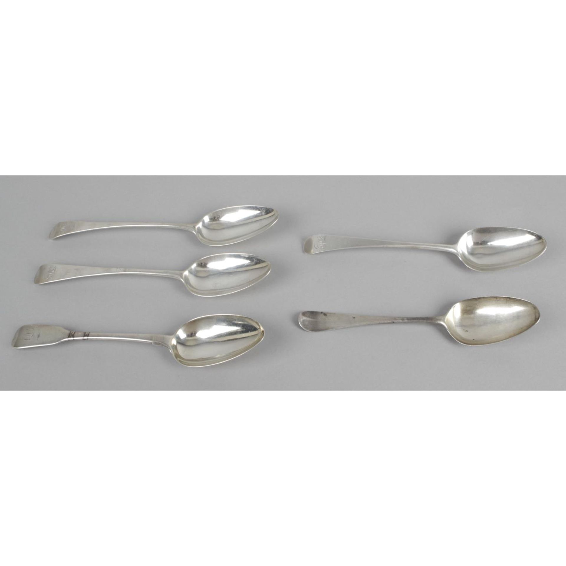 A selection of silver table spoons and dessert spoons, - Bild 4 aus 4