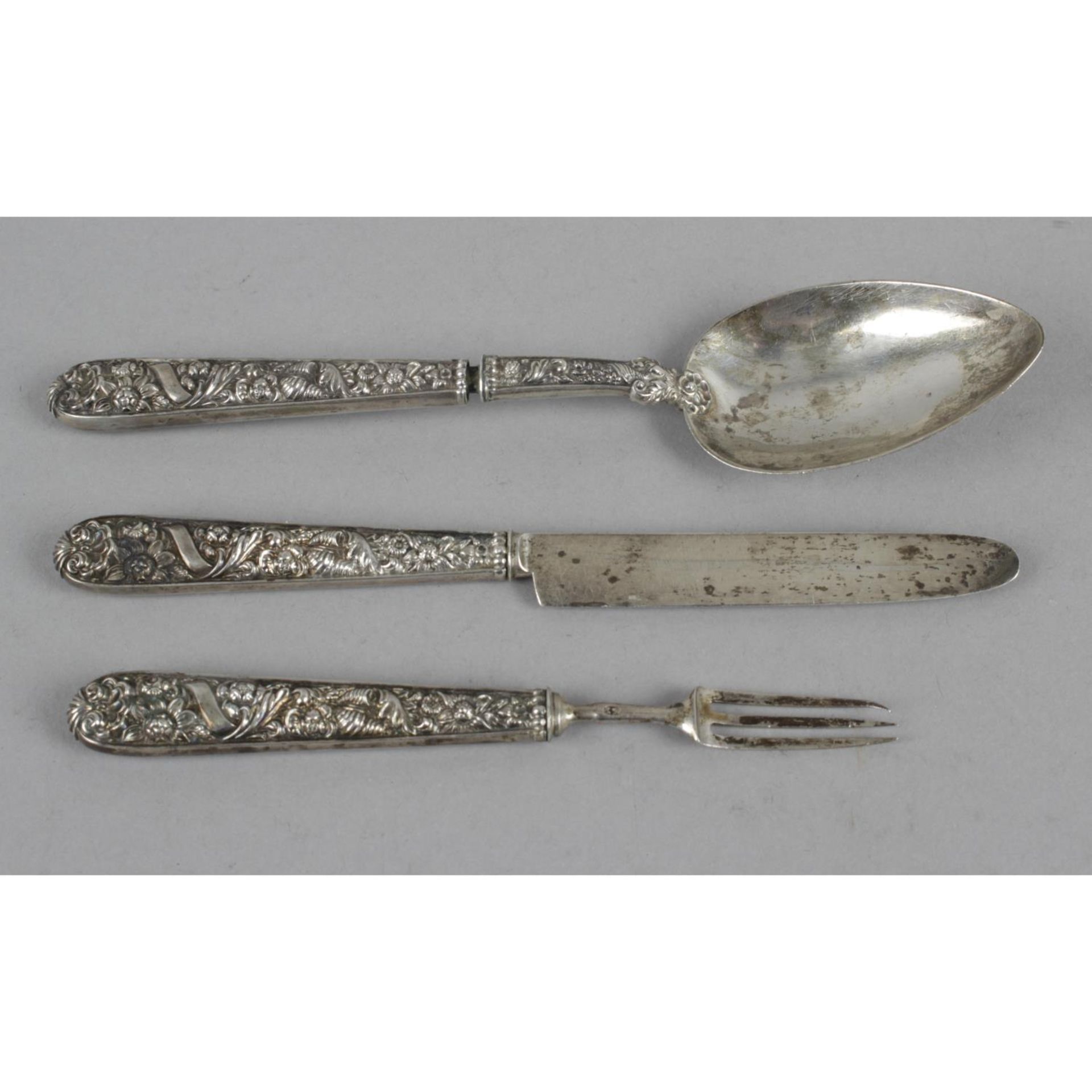 A pair of 18th century picture-back Hanoverian silver teaspoons, - Bild 3 aus 6