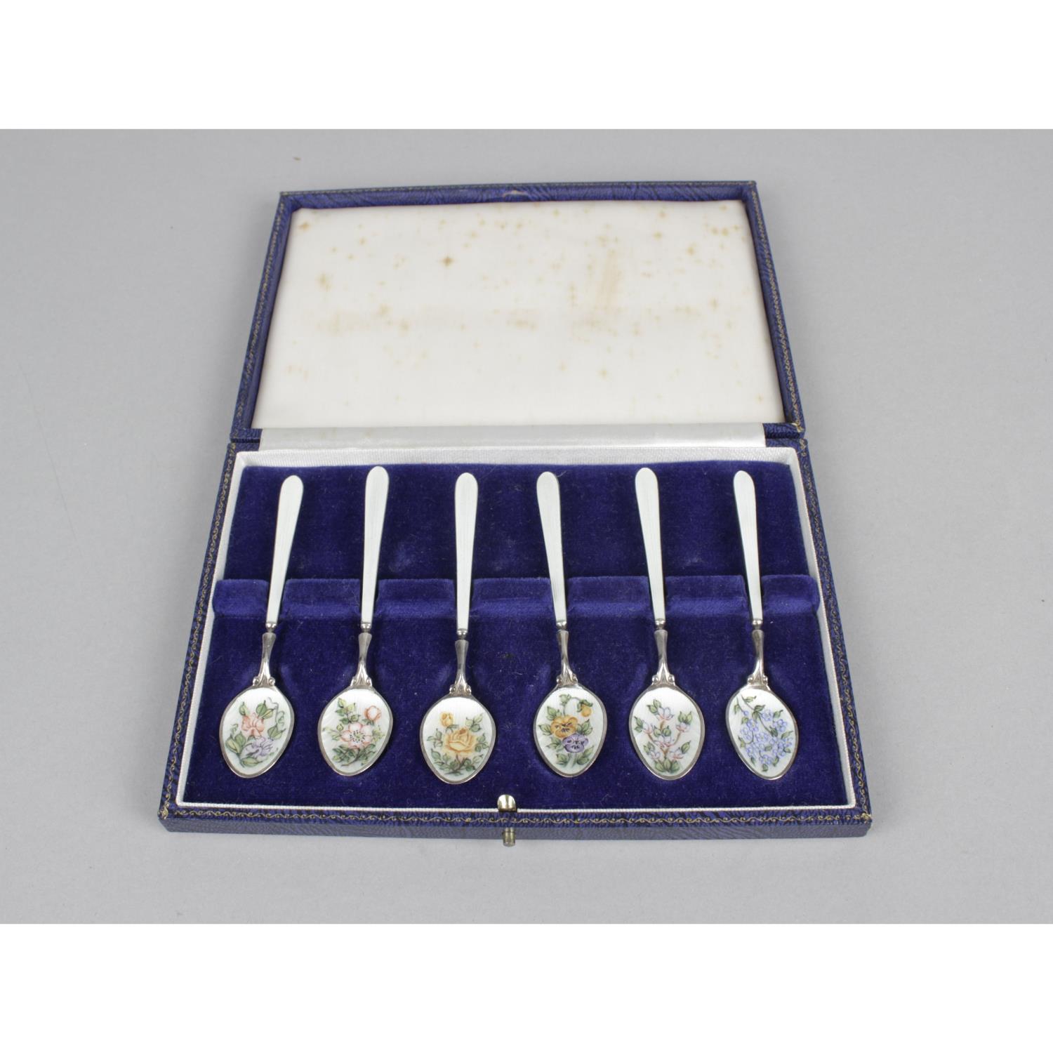 An attractive late Victorian cased set of twelve silver teaspoons, - Bild 3 aus 4