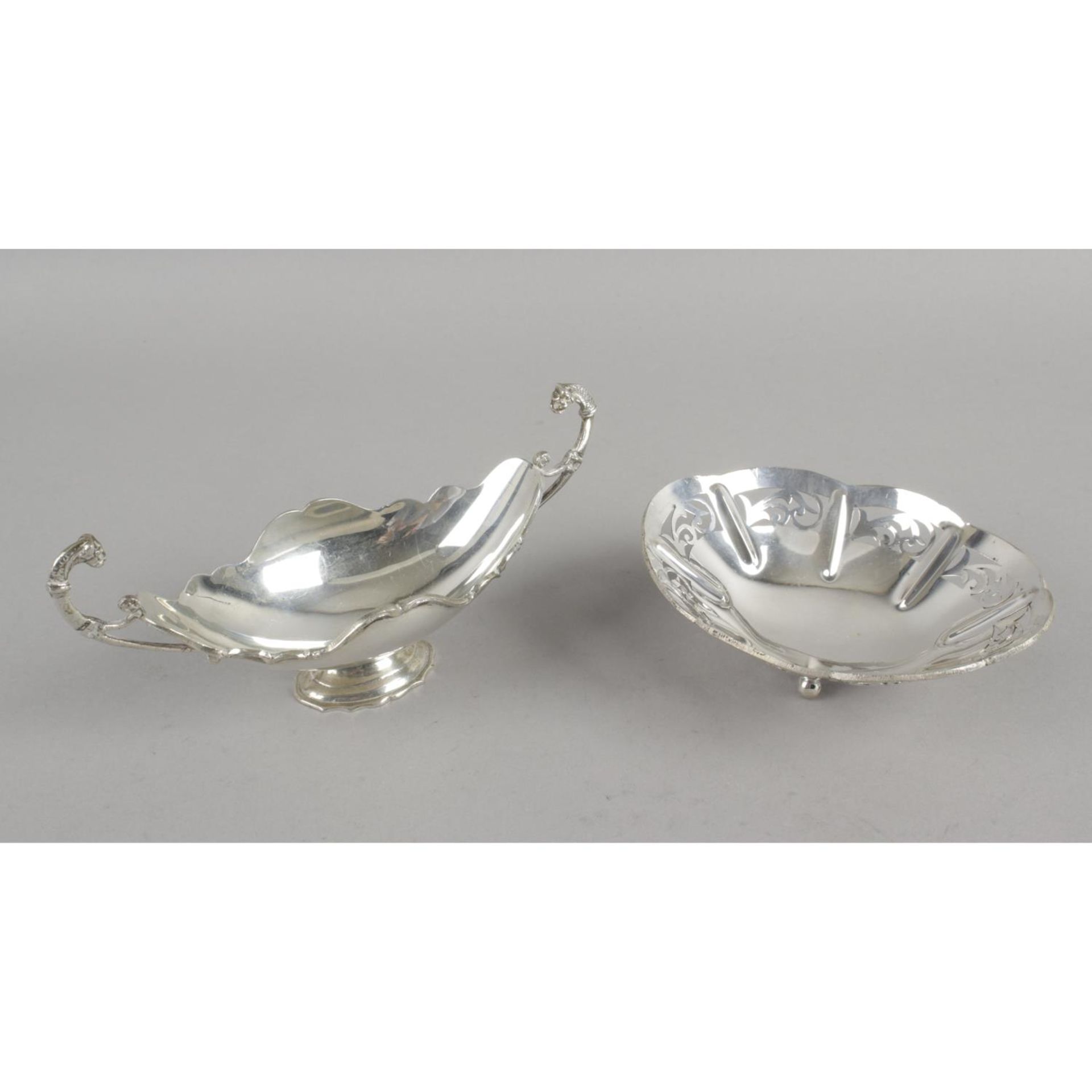 A pair of Edwardian silver pierced dishes, - Image 4 of 4