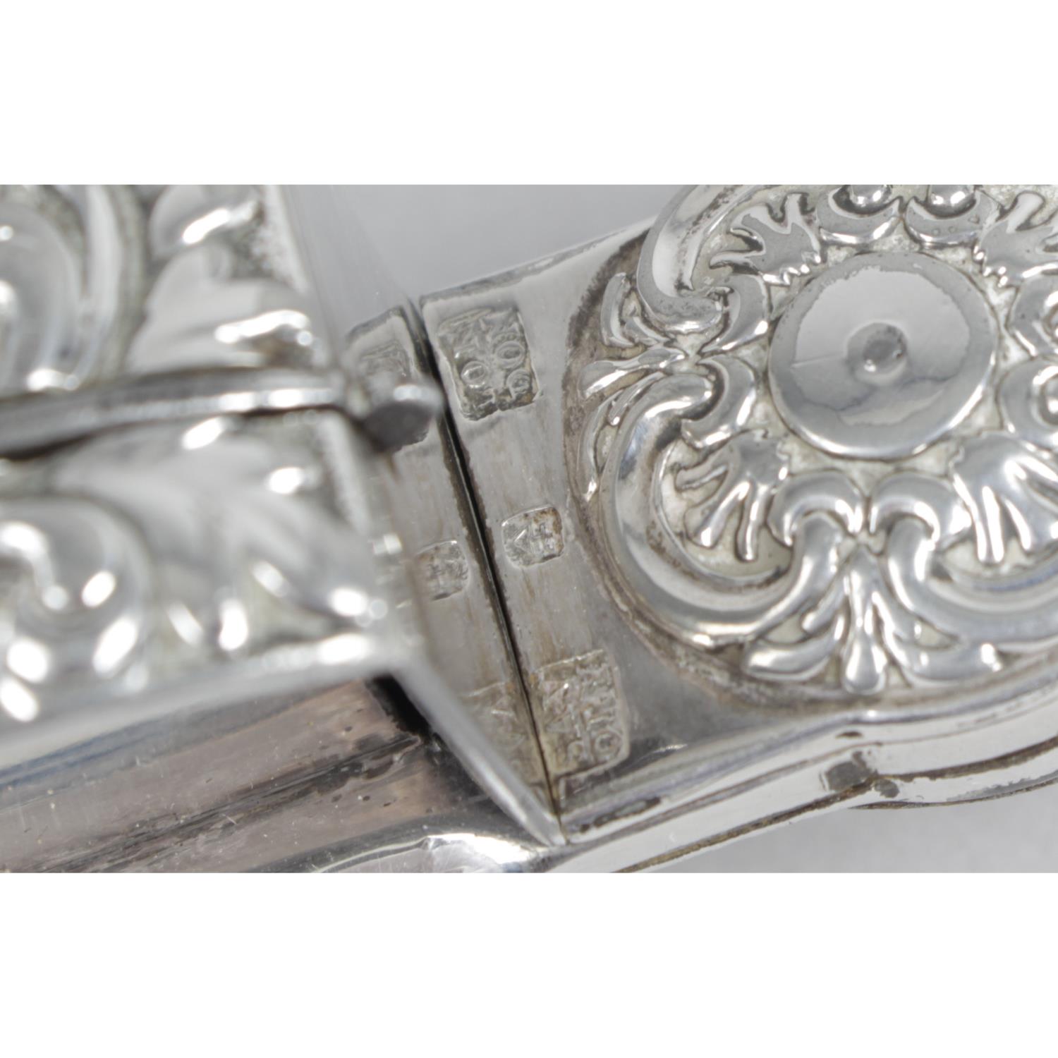 A late George III silver snuffer tray, - Bild 3 aus 3