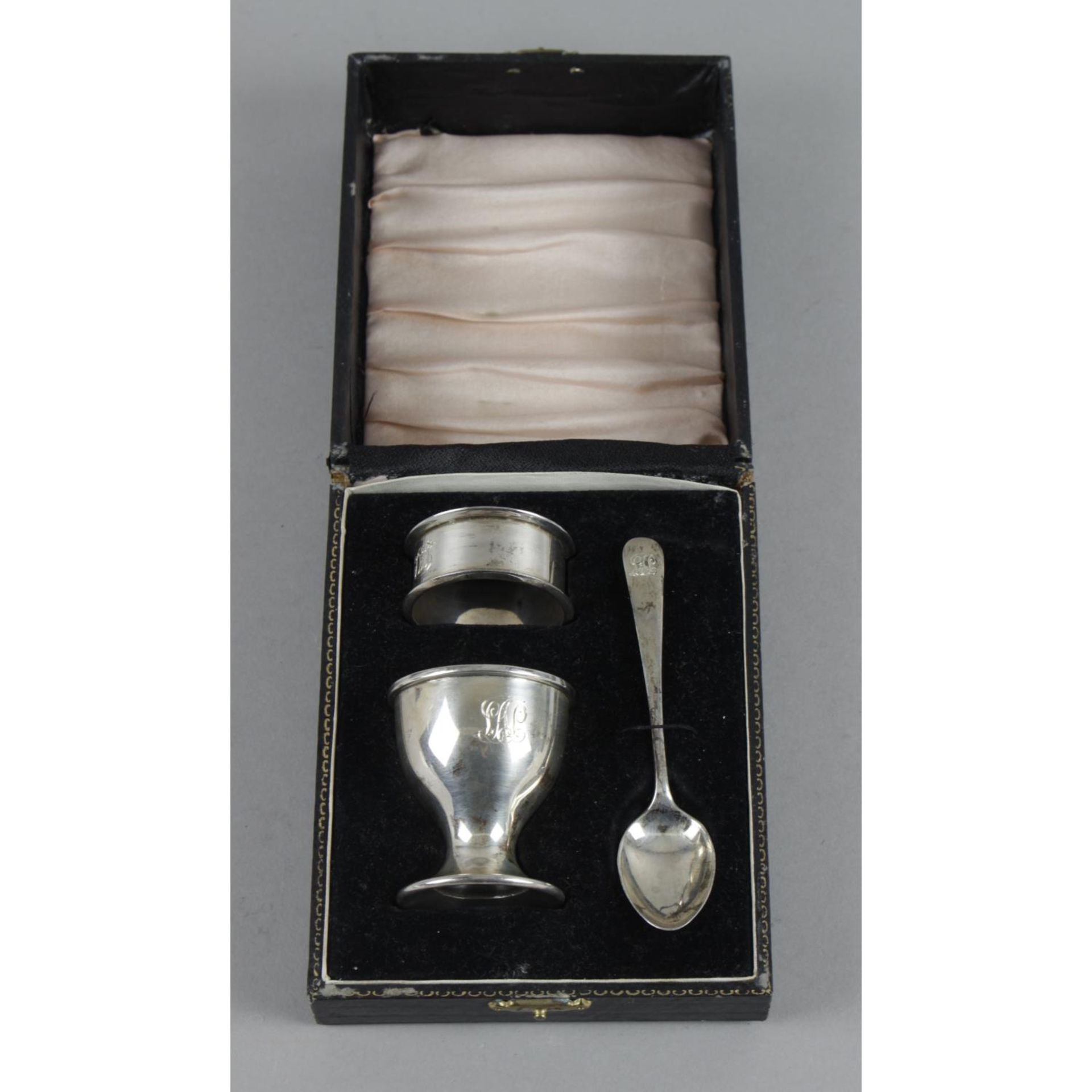 A cased 1930's silver egg cup and spoon set, - Image 3 of 4