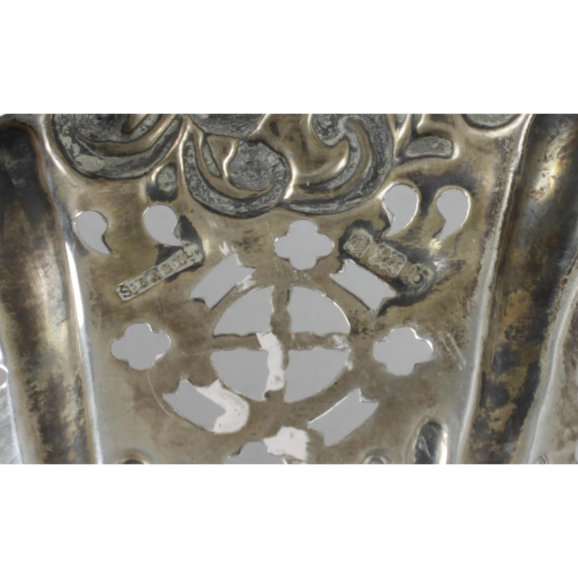 A pair of Edwardian pierced silver dishes, - Image 2 of 6