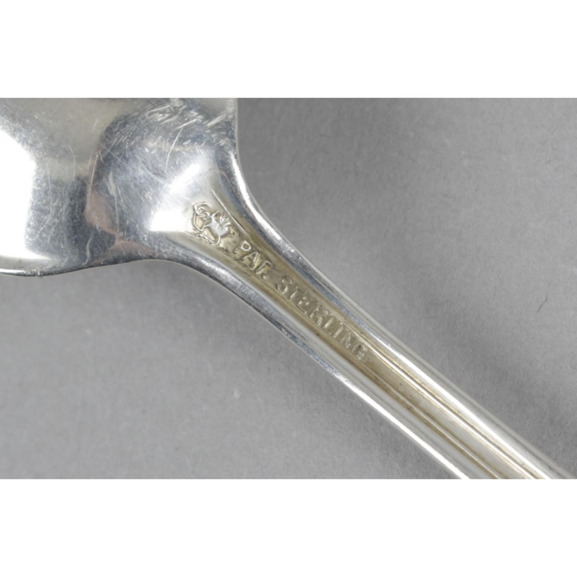 A set of eight American silver grapefruit spoons, with the bowl leading to a pointed tip. - Image 2 of 2