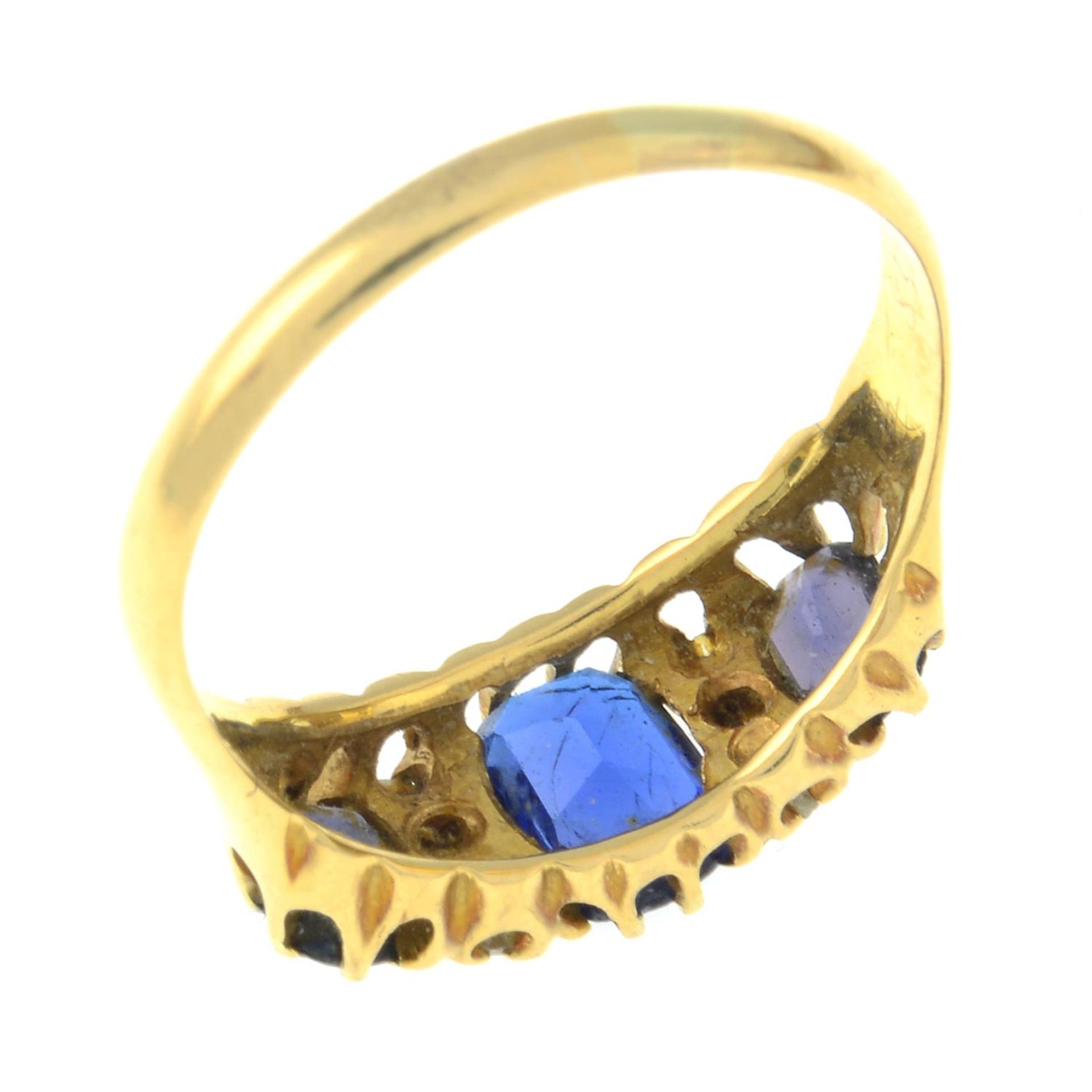 An Edwardian 18ct gold blue garnet-top-doublet and diamond ring.Hallmarks for Birmingham, - Bild 3 aus 3