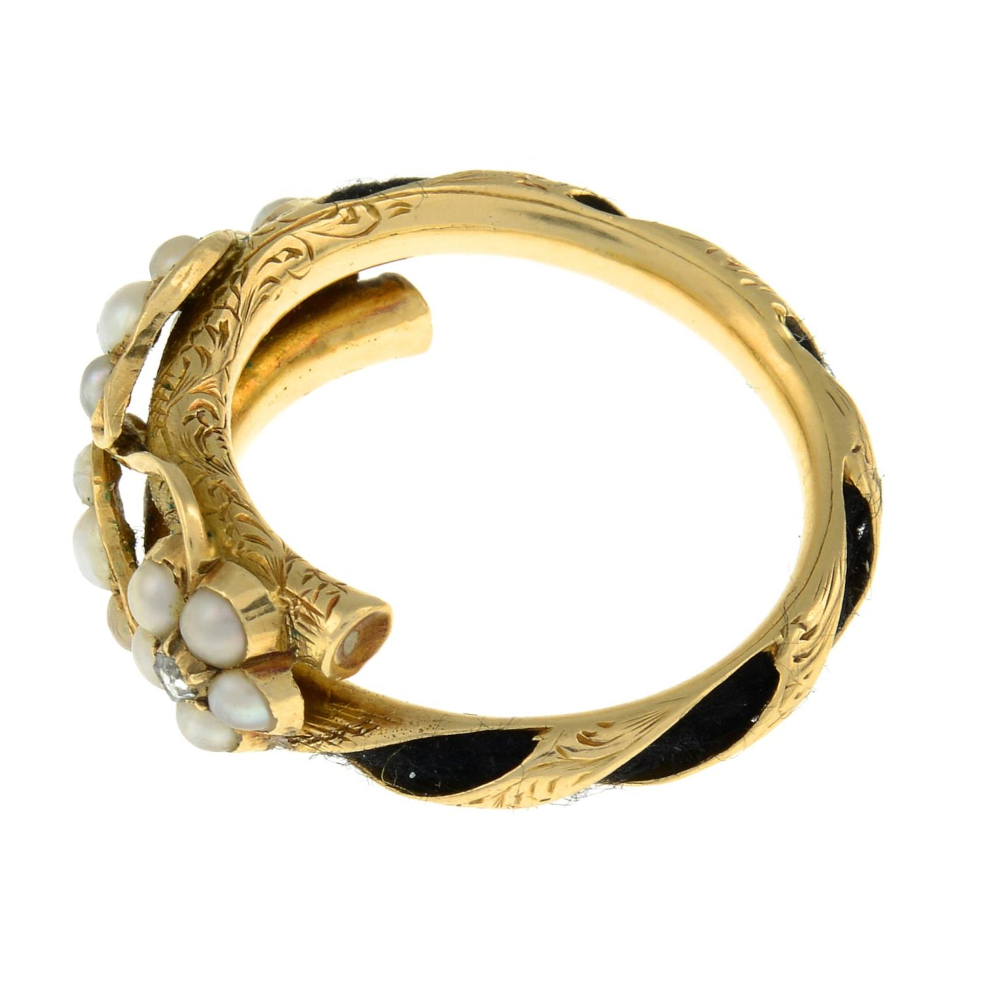 A late 19th century split pearl and diamond memorial ring.Band with hairwork accent. - Bild 2 aus 3