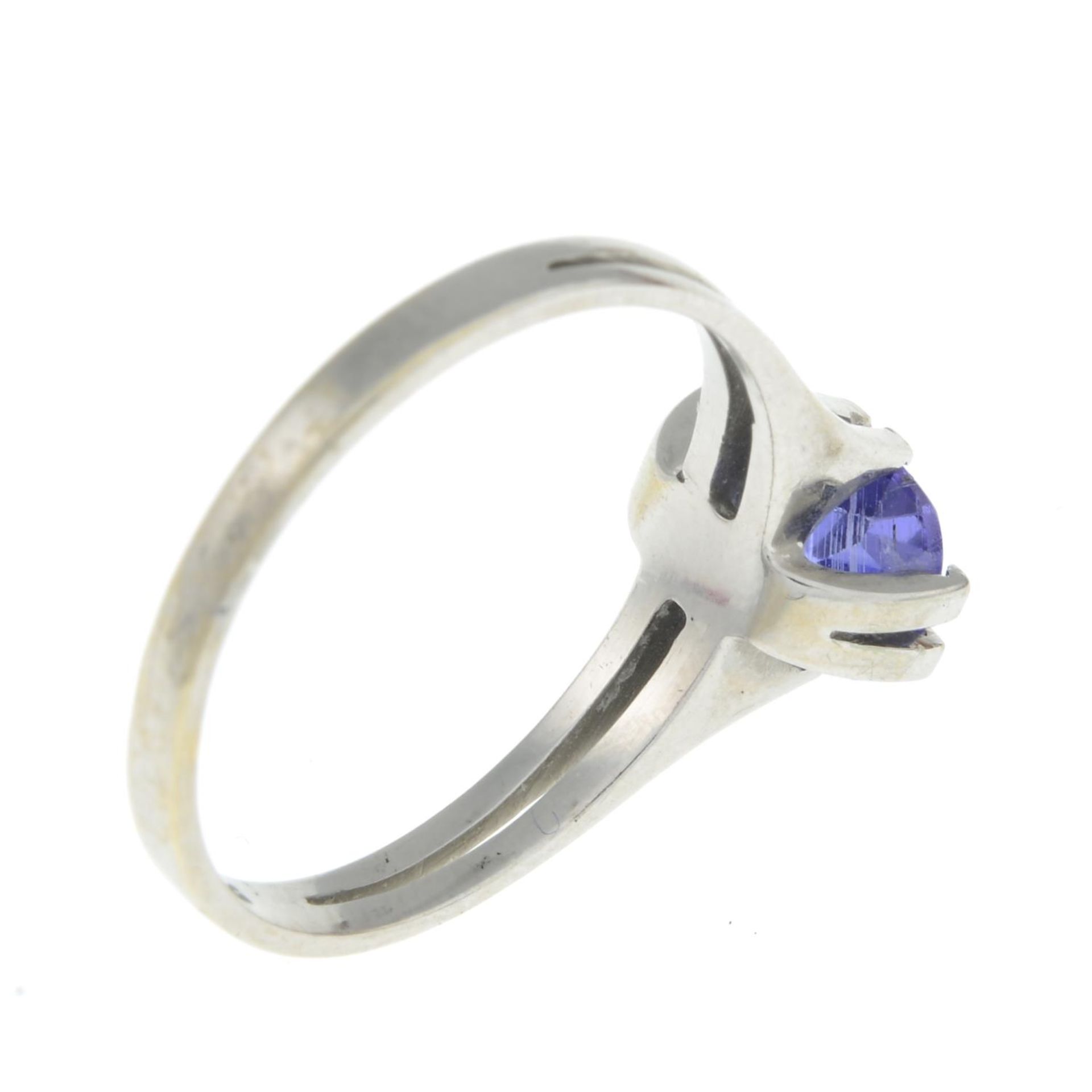 A tanzanite ring.Stamped 585. - Bild 3 aus 3