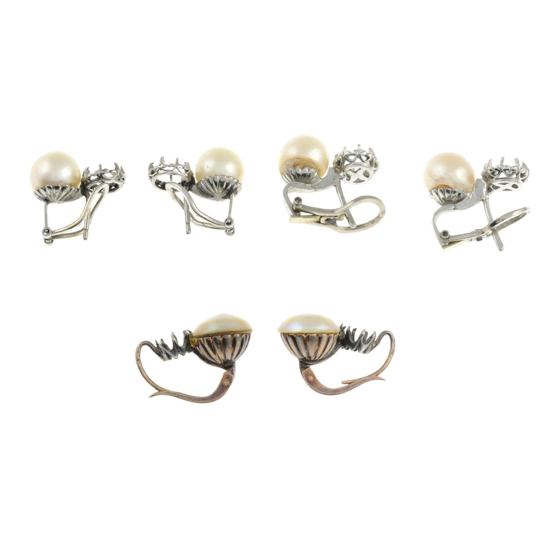 Three pairs of cultured , split and mabe pearl earring mounts.One pair stamped 750. - Bild 2 aus 2