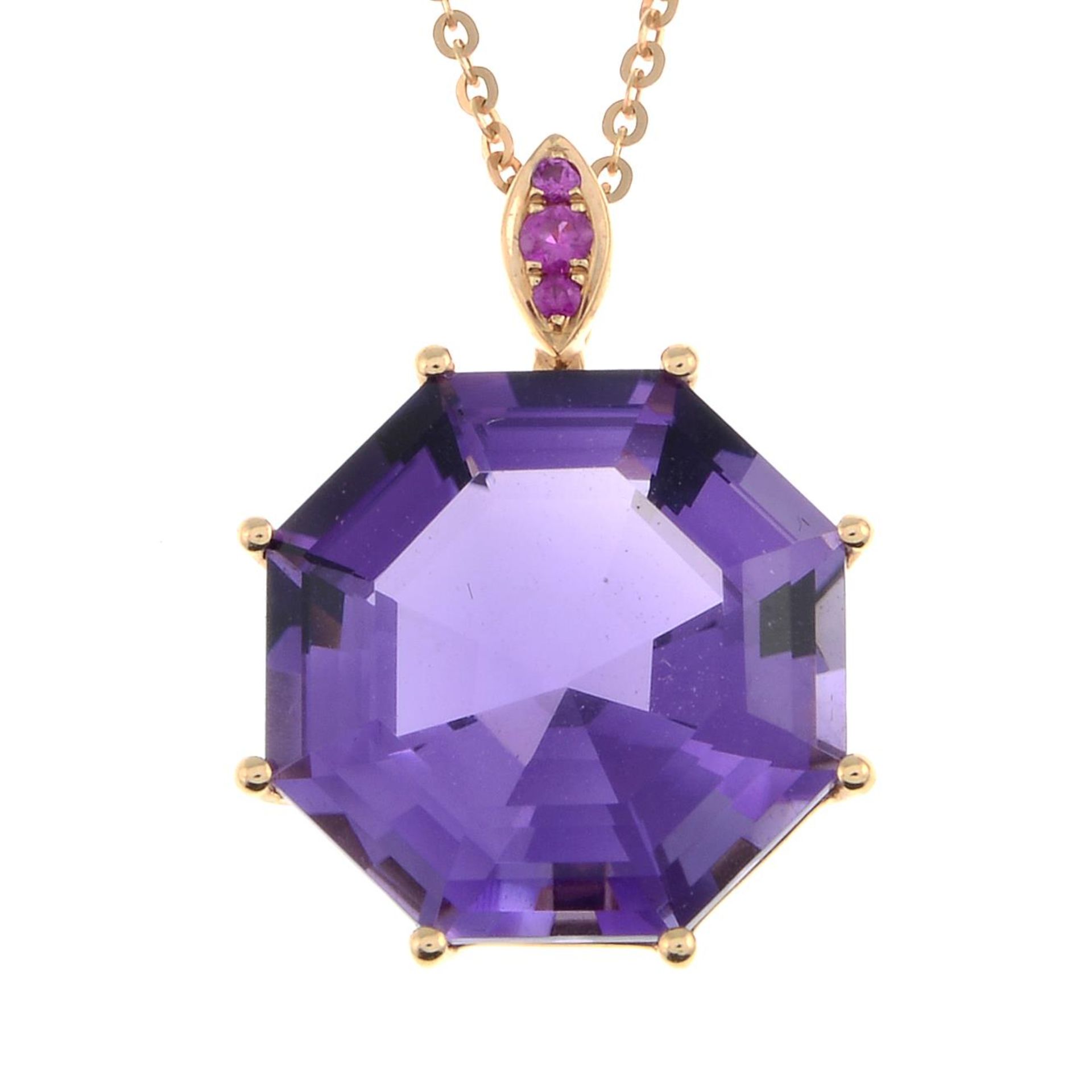 An 18ct gold amethyst and pink sapphire pendant, with 18ct gold chain.Hallmarks for 18ct gold.