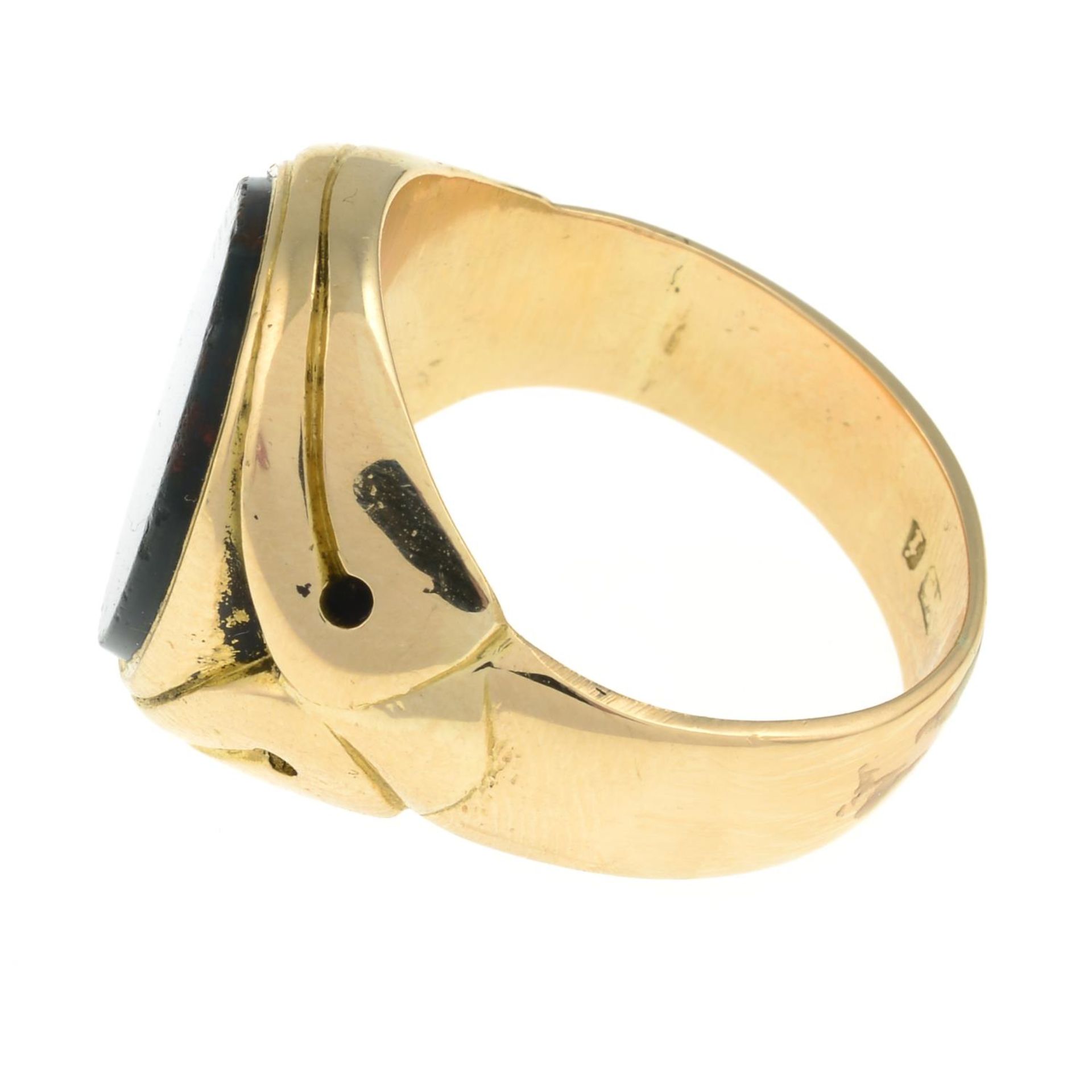 A late Victorian 18ct gold bloodstone signet ring.Hallmarks indistinct. - Bild 2 aus 3
