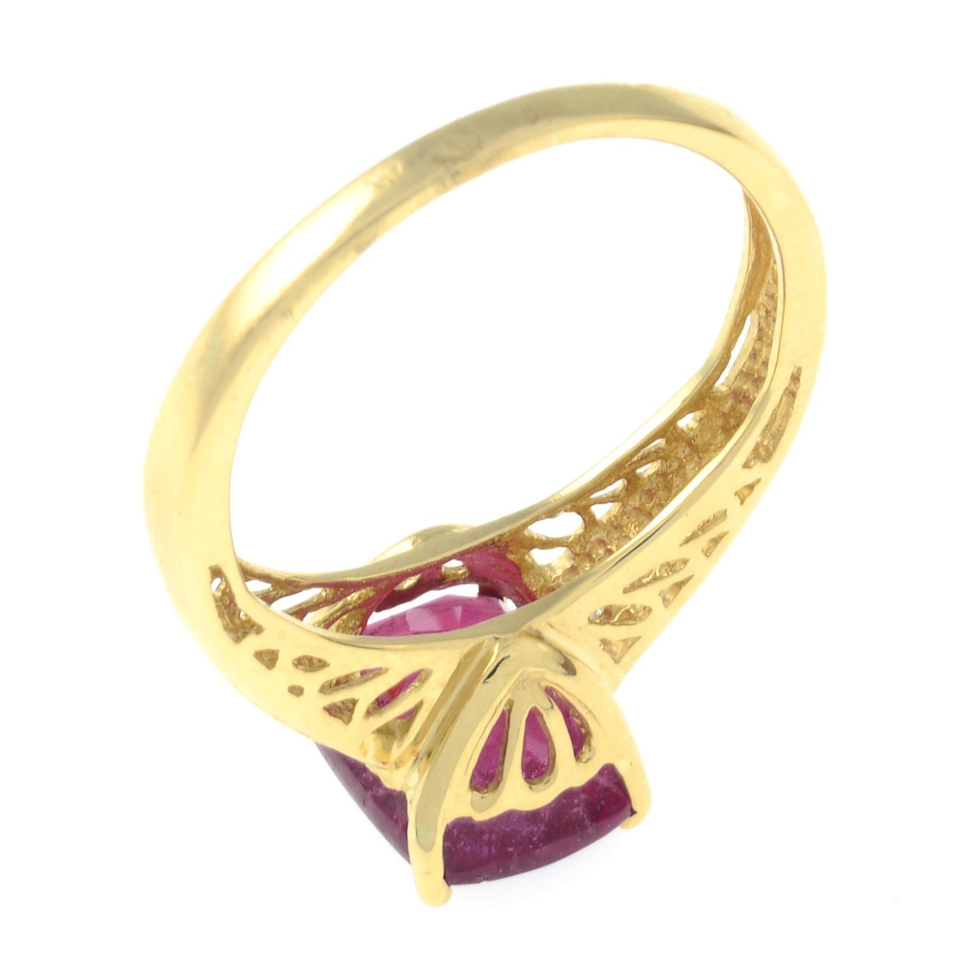 A 14ct gold pink tourmaline and diamond ring.Estimated total diamond weight 0.10ct. - Bild 3 aus 3