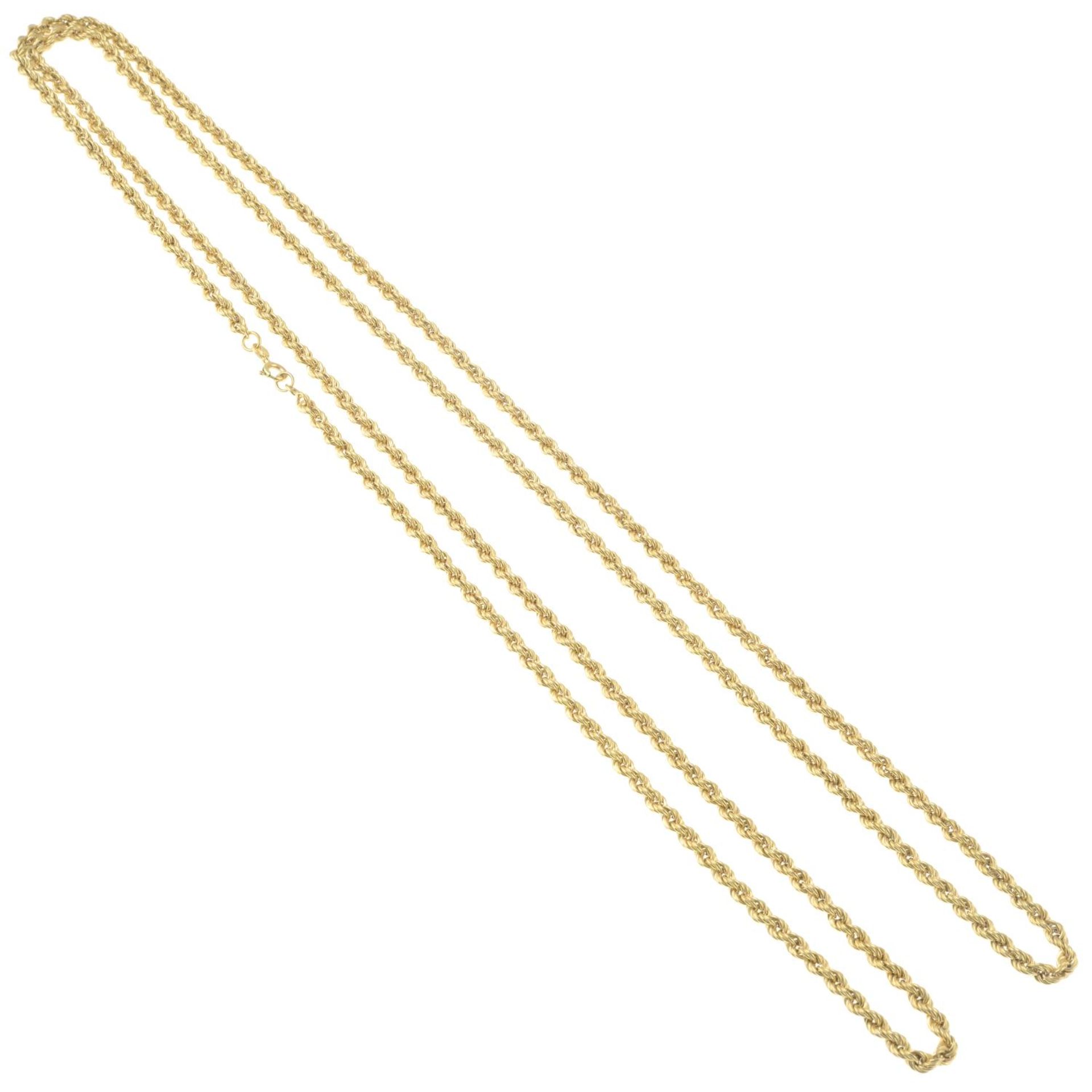 A 9ct gold rope-twist chain.Hallmarks for 9ct gold. - Bild 2 aus 2