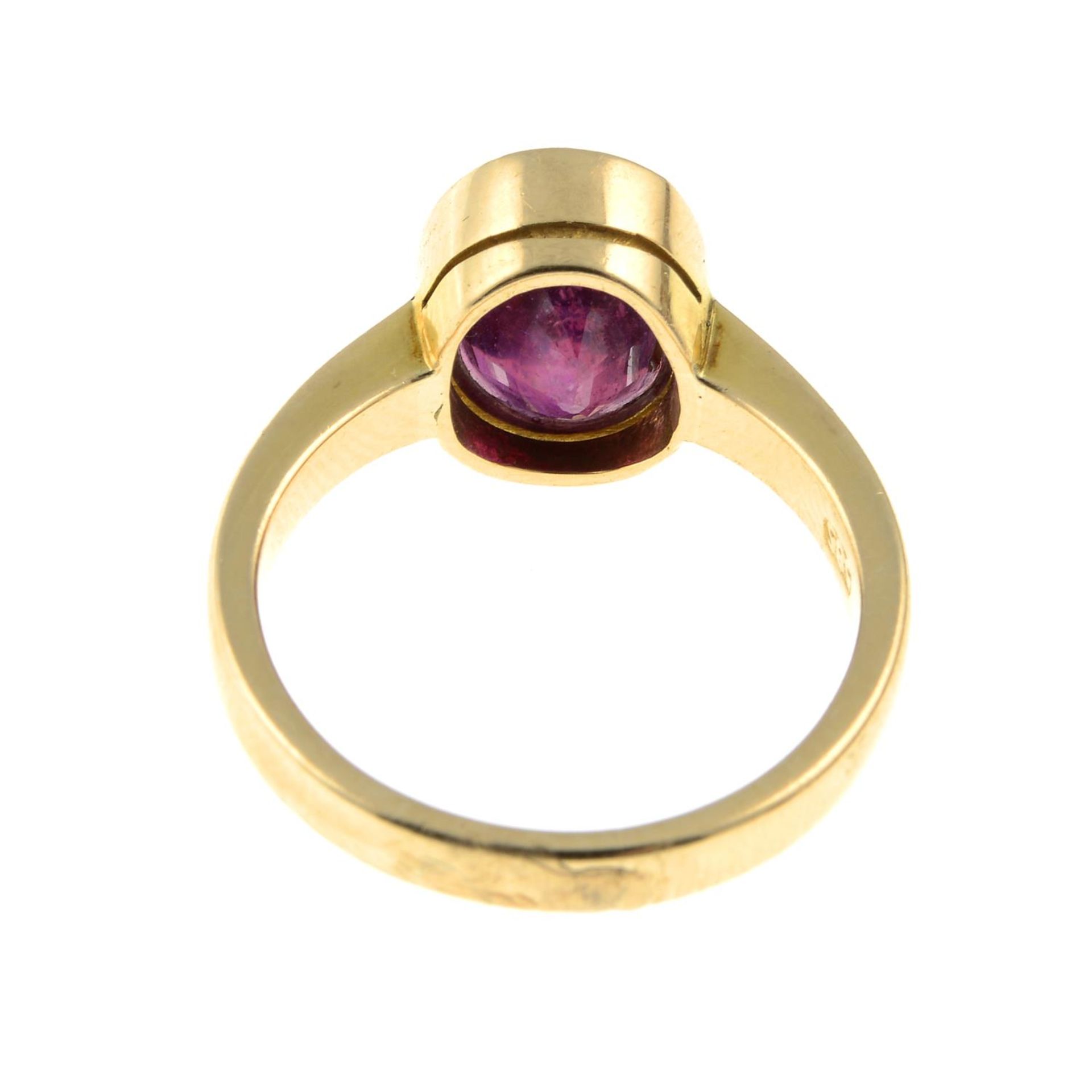 A glass-filled ruby single-stone ring.Stamped 585.Ring size M1/2. - Bild 2 aus 2