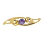 An Art Nouveau 15ct gold amethyst brooch.Stamped 15ct.Length 4cms.