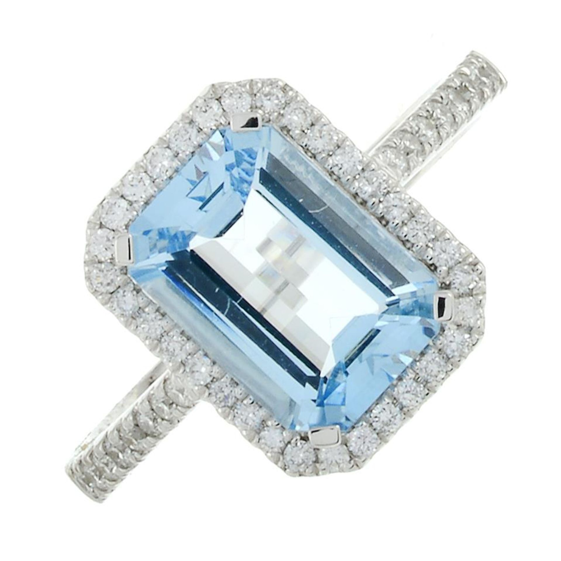 An 18ct gold aquamarine and diamond cluster ring.Aquamarine 2.10cts.