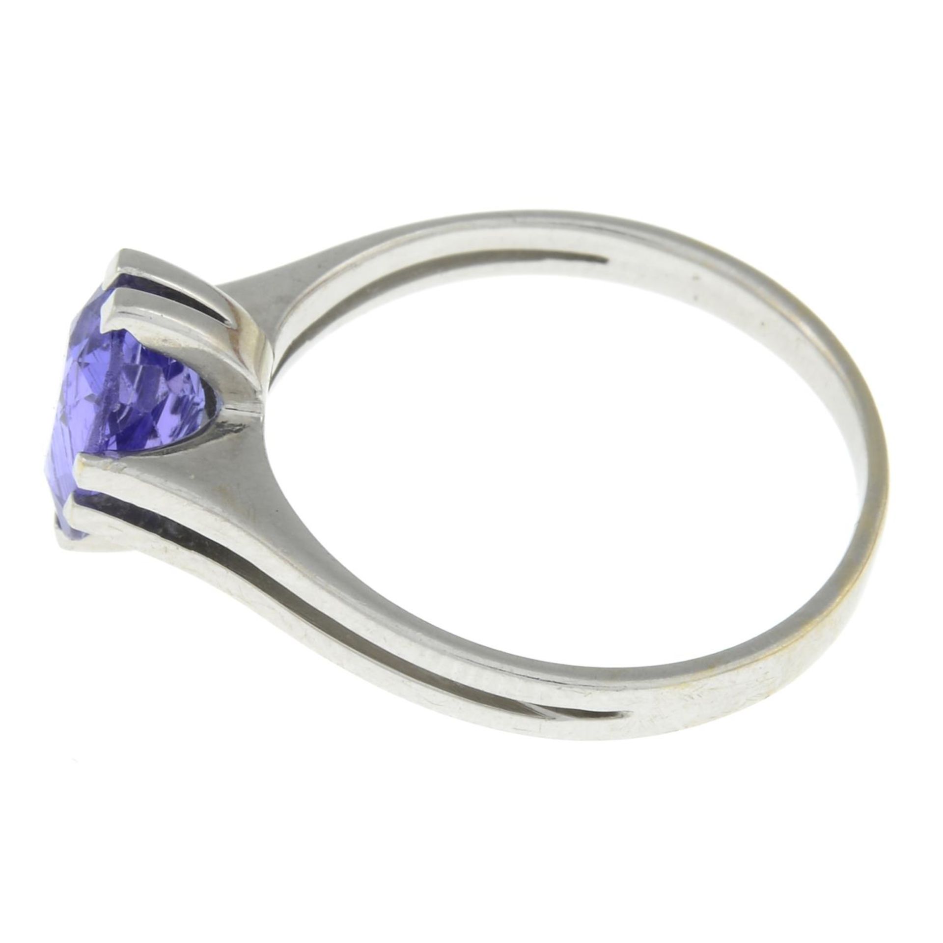 A tanzanite ring.Stamped 585. - Bild 2 aus 3