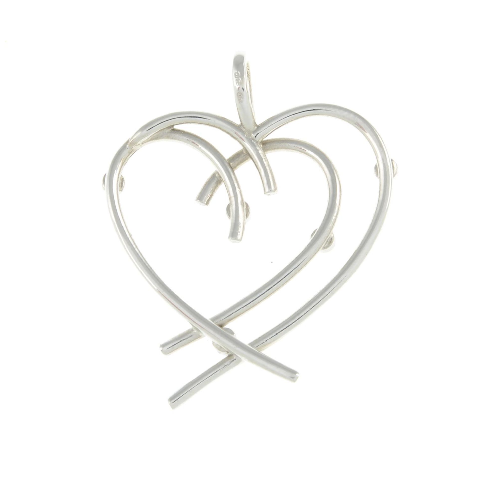 A 9ct gold diamond openwork heart pendant.Estimated total diamond weight 0.10ct. - Bild 2 aus 2