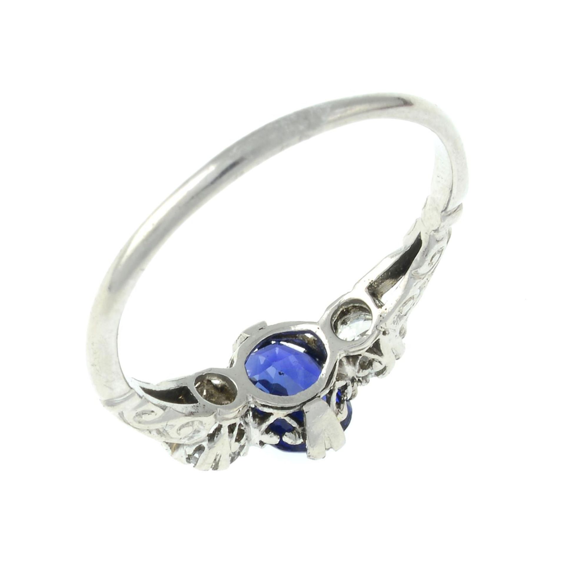 A No-heat Ceylon sapphire and brilliant-cut diamond three-stone ring.Sapphire calculated weight - Image 3 of 3