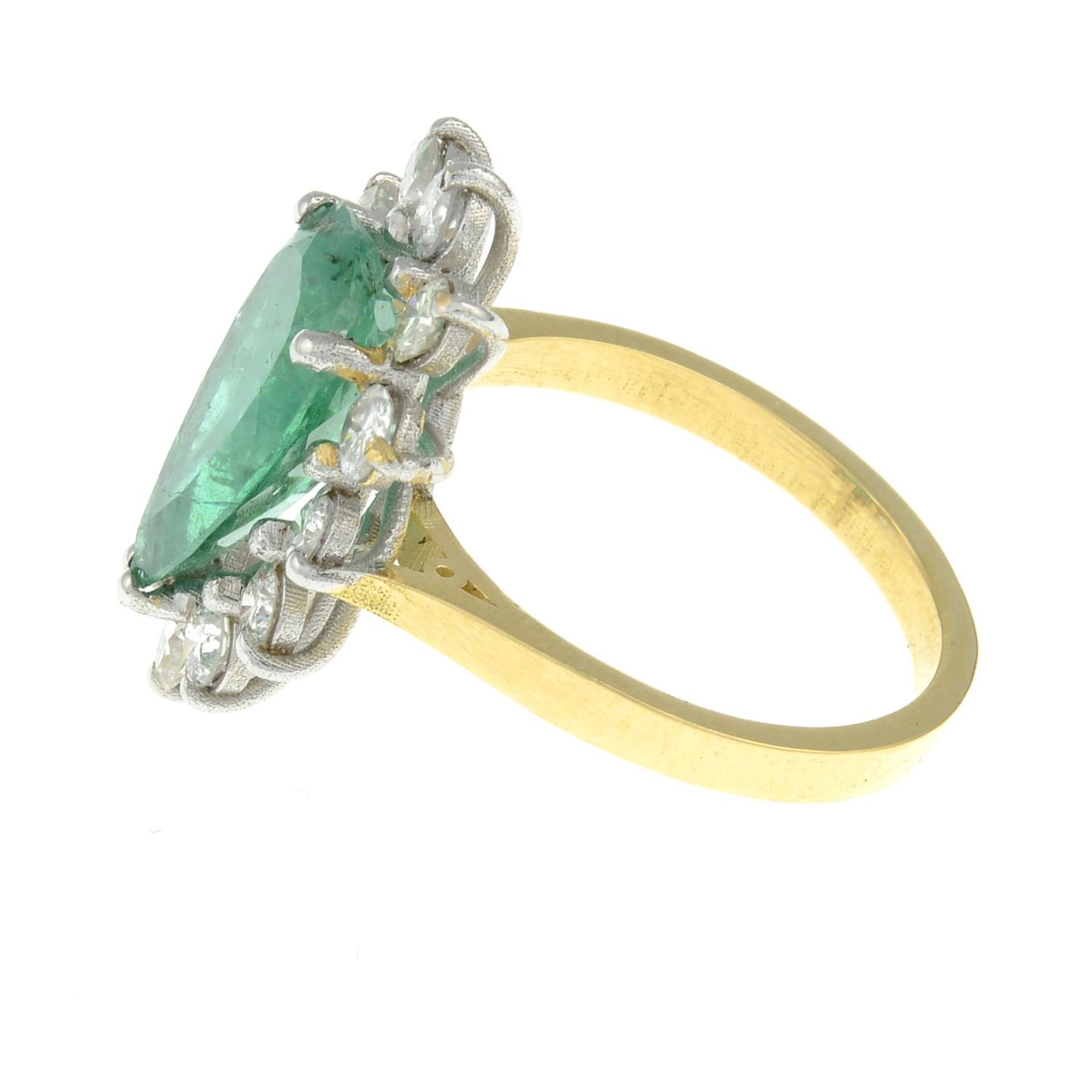 An emerald and brilliant-cut diamond cluster ring.Emerald calculated weight 2.46cts, - Image 2 of 3