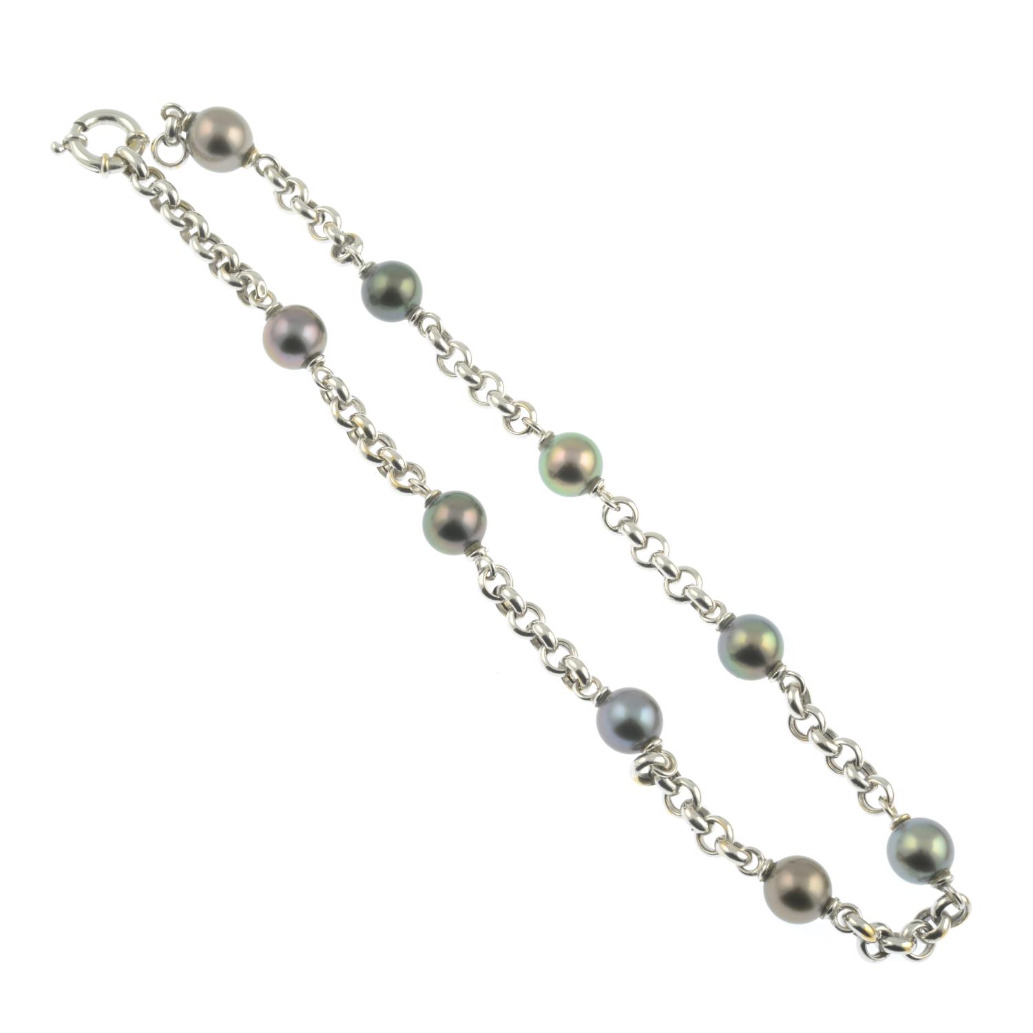A cultured pearl choker necklace.Approximate dimensions of one cultured pearl 10 by 9.2mms. - Image 2 of 2