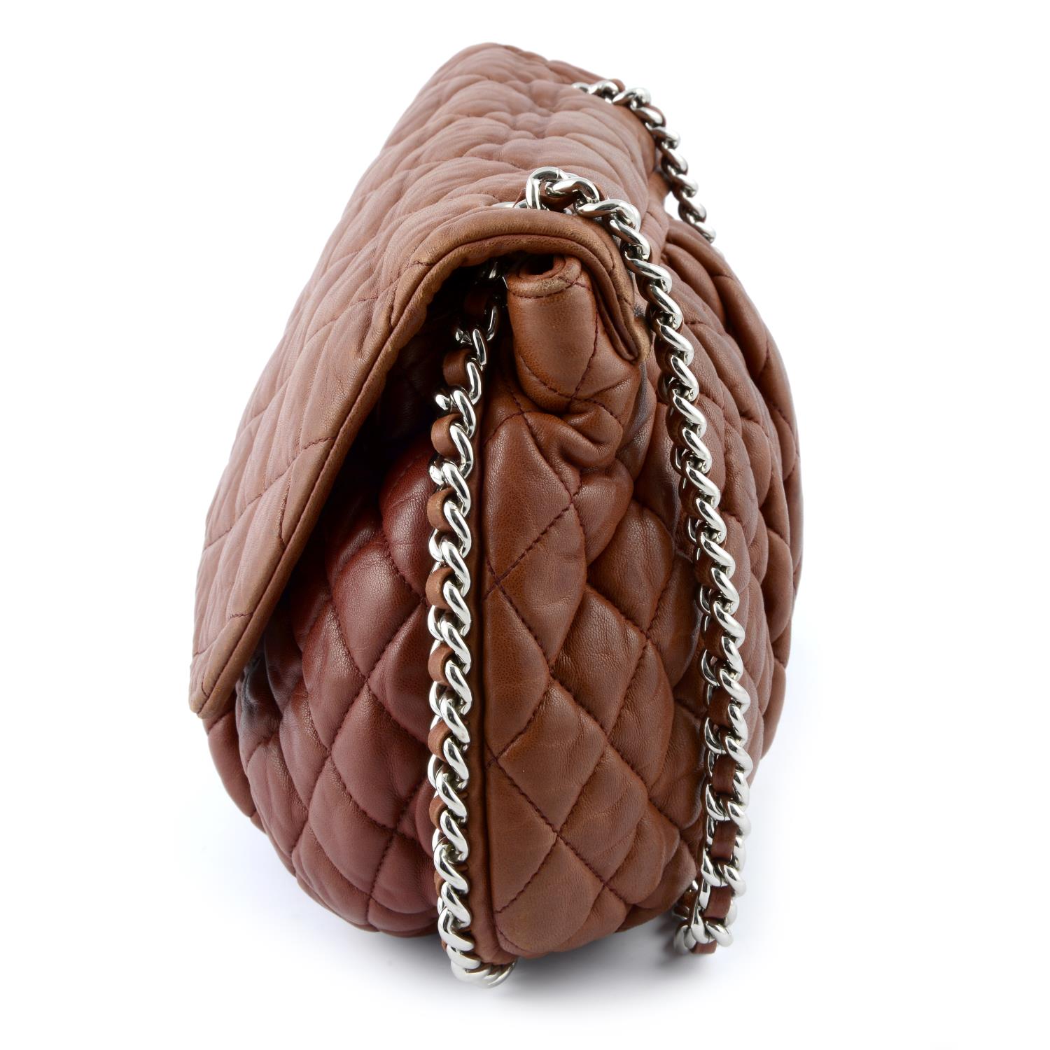 CHANEL - a quilted lambskin leather chain around handbag. - Image 3 of 4