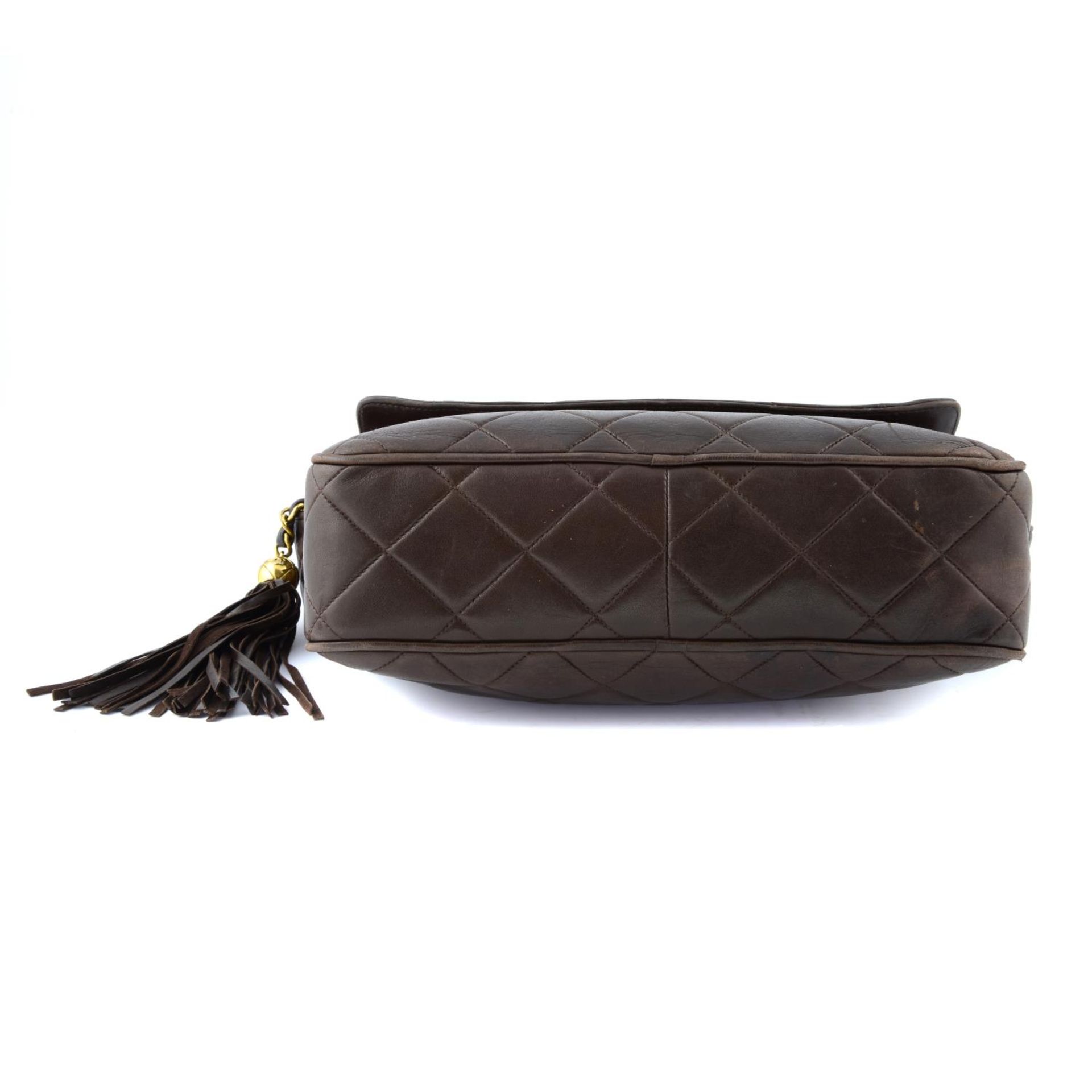 CHANEL - a brown diamond quilted crossbody handbag. - Image 5 of 5