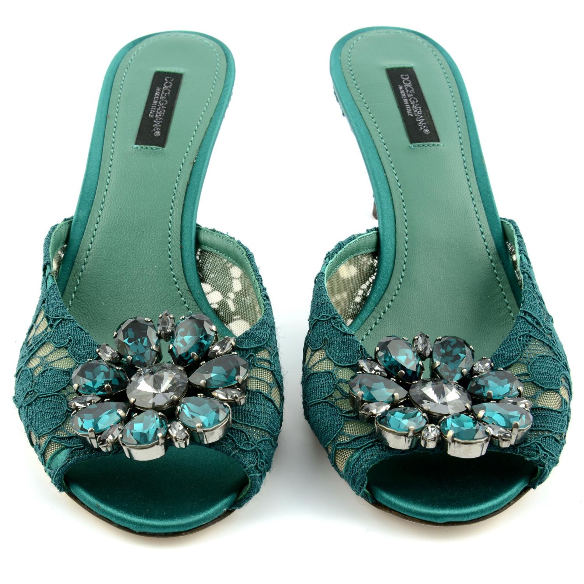 DOLCE & GABBANA - a pair of green lace embellished sandals. - Image 3 of 5