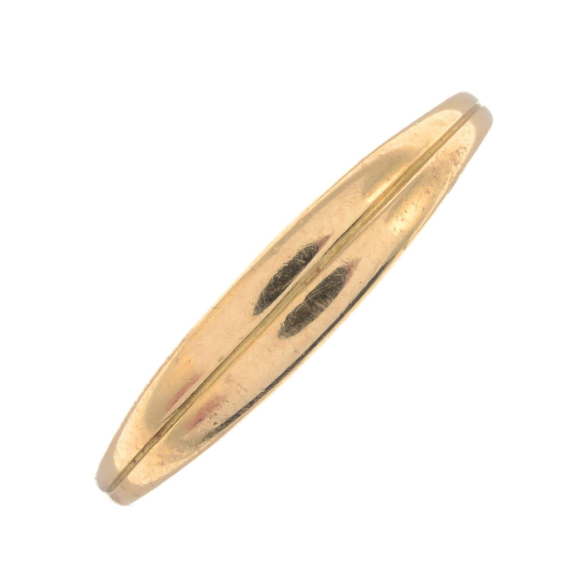 TIFFANY & CO. - a grooved, undulating band ring.